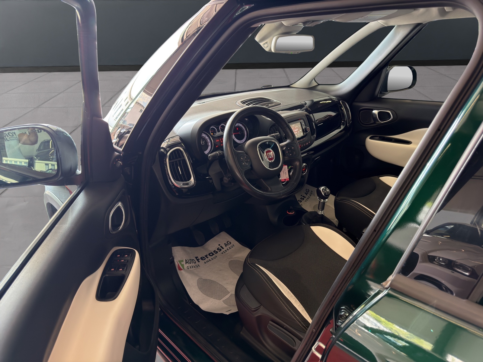 FIAT 500L 1.6 JTD Trekking-image-24