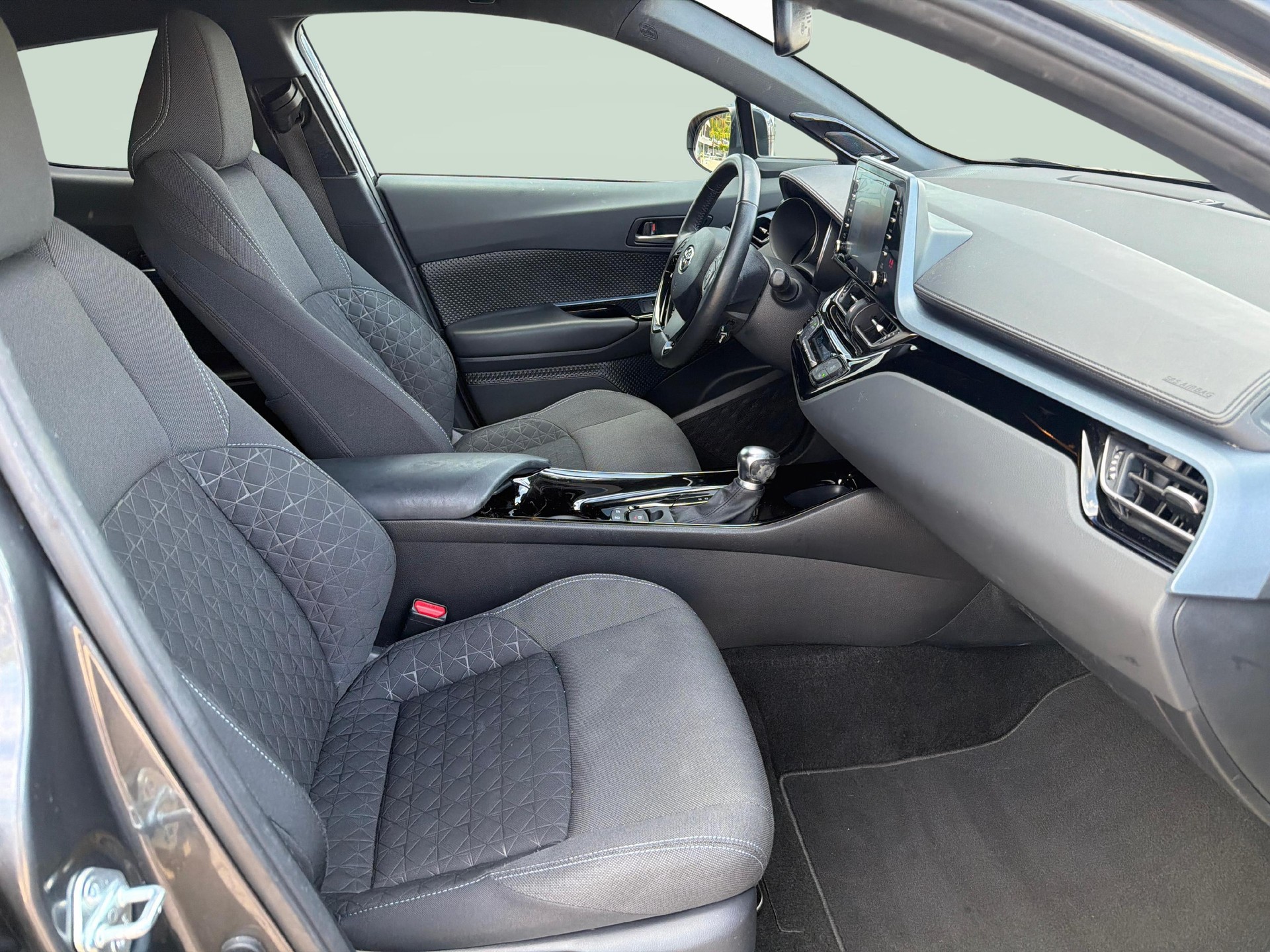 TOYOTA C-HR 1.8 VVTi HSD Trend-image-9