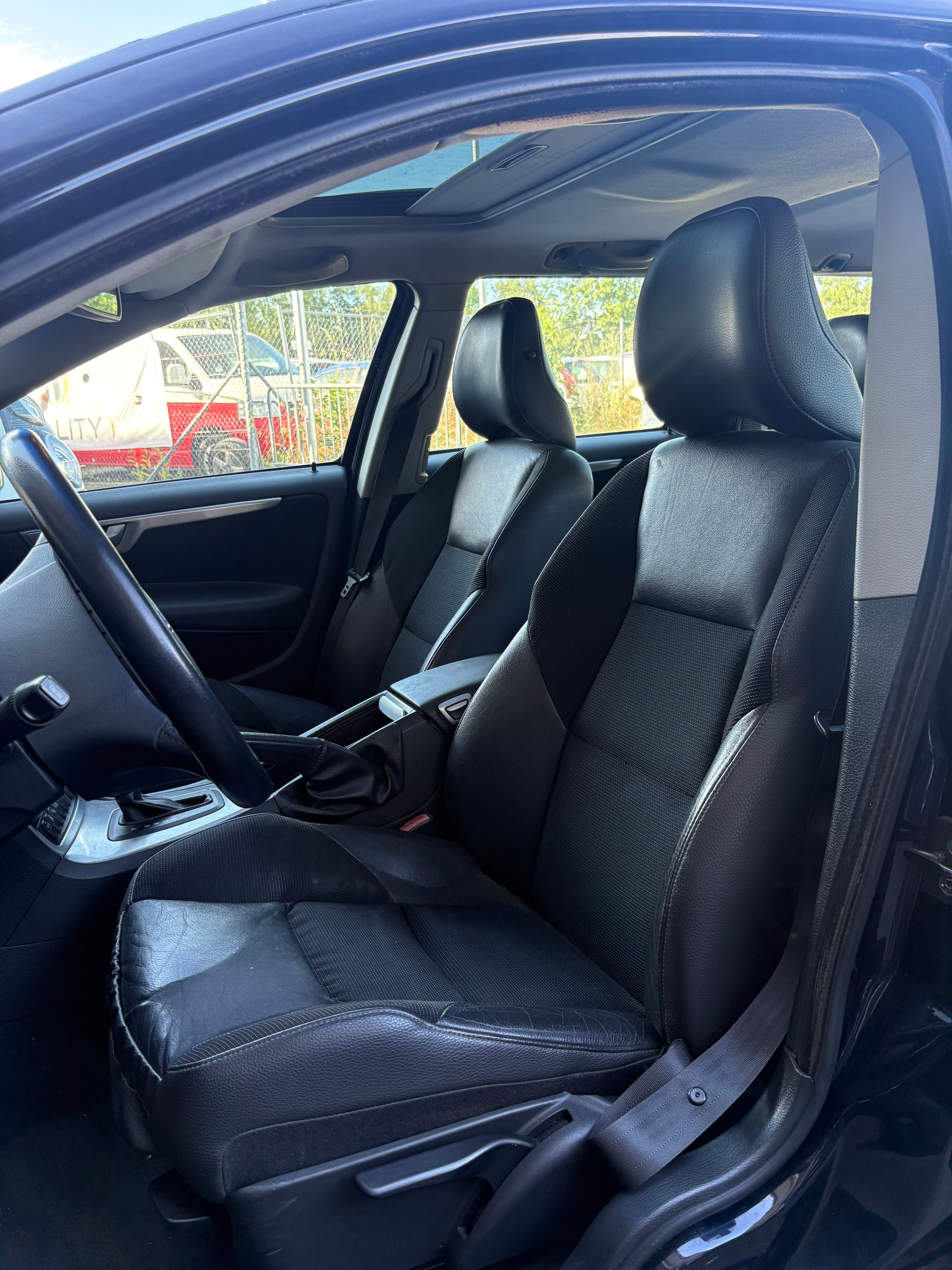 VOLVO V70 2.0T Summum-image-3