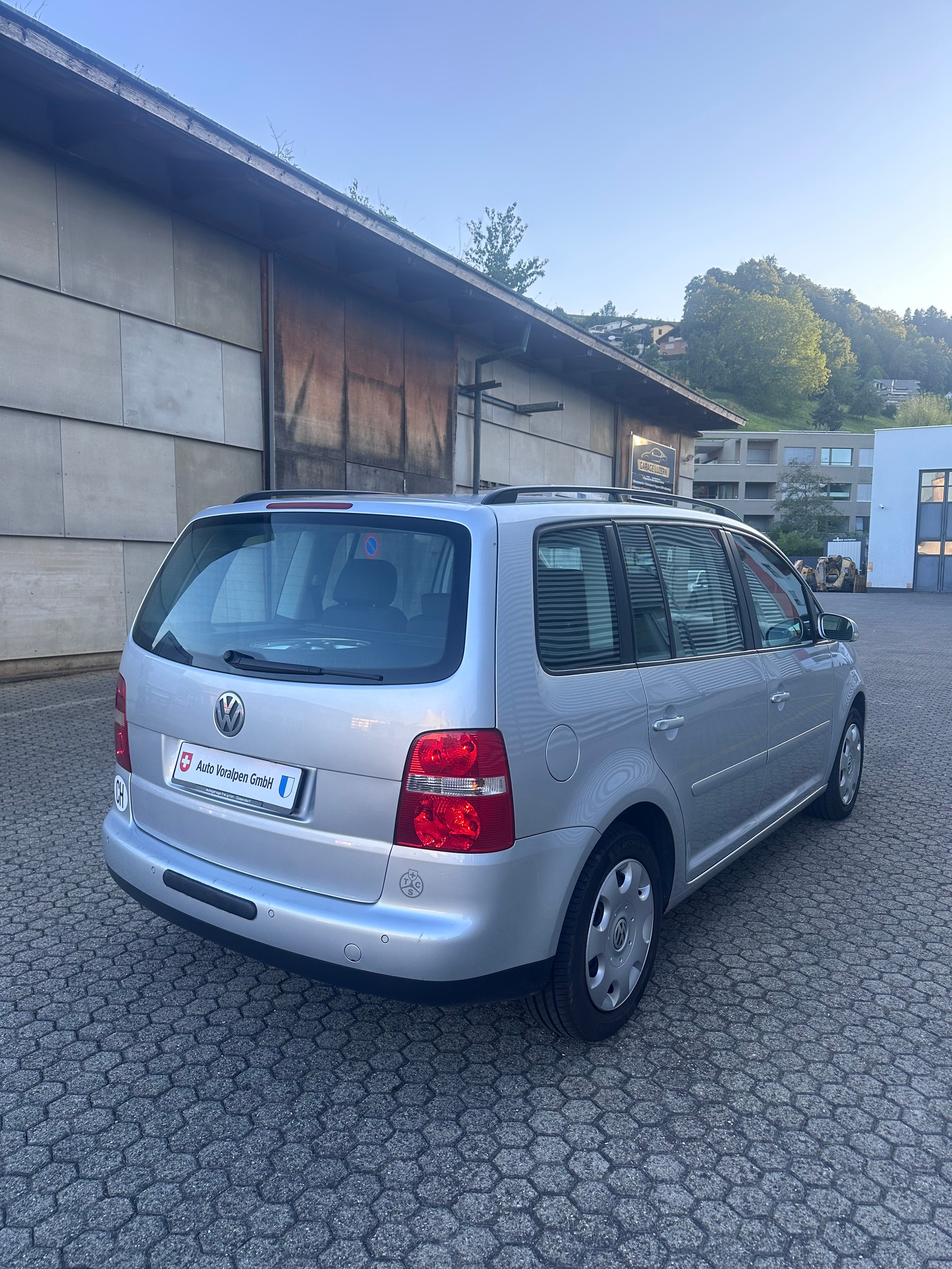 VW Touran 2.0 TDI Highline Automat, Frisch ab MFK, aus 1ster Hand, 8Fach Komplett Räder-image-7
