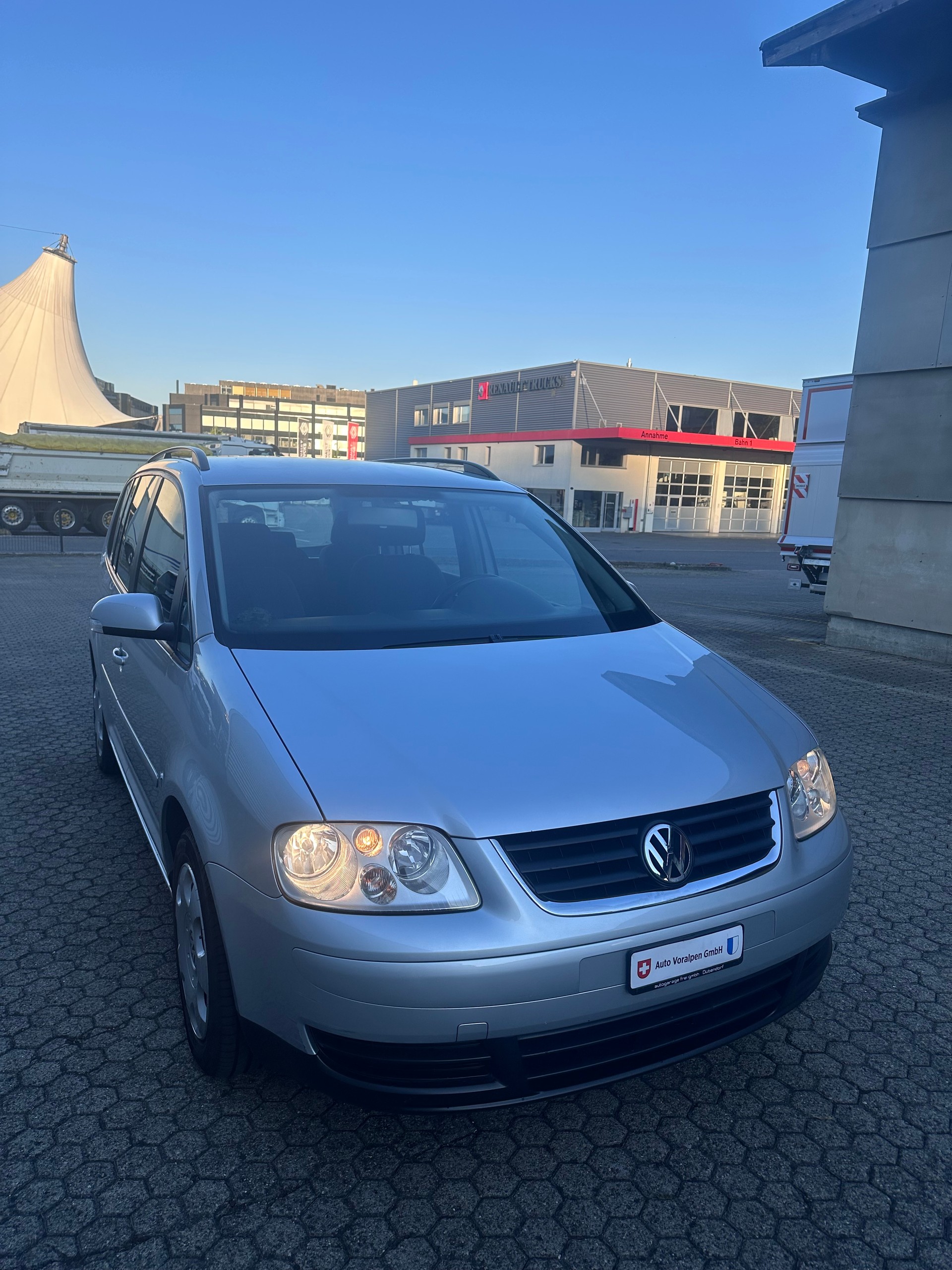 VW Touran 2.0 TDI Highline Automat, Frisch ab MFK, aus 1ster Hand, 8Fach Komplett Räder-image-2