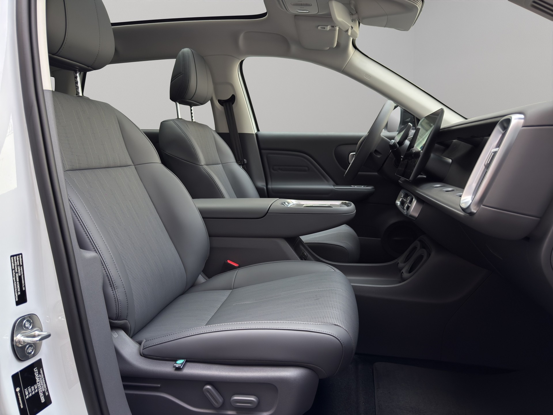 LEAPMOTOR B10 EV-image-9