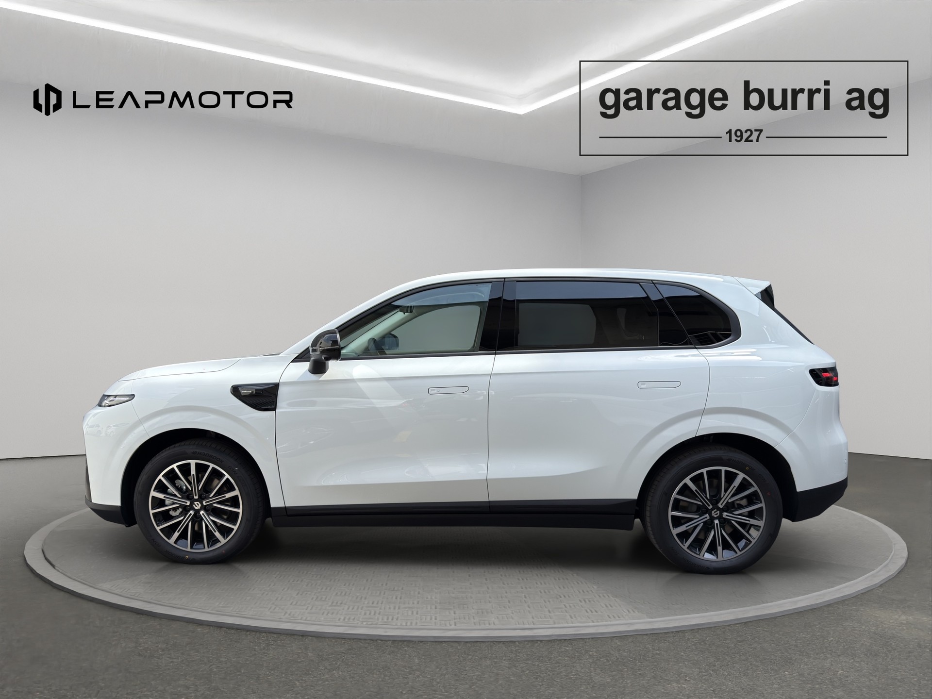 LEAPMOTOR B10 EV-showroom-element-2