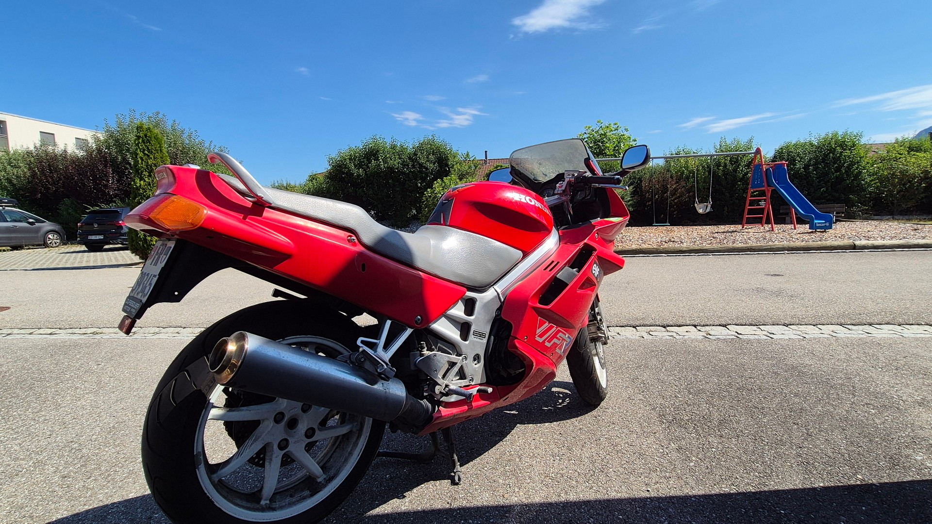 HONDA VFR 750-image-2