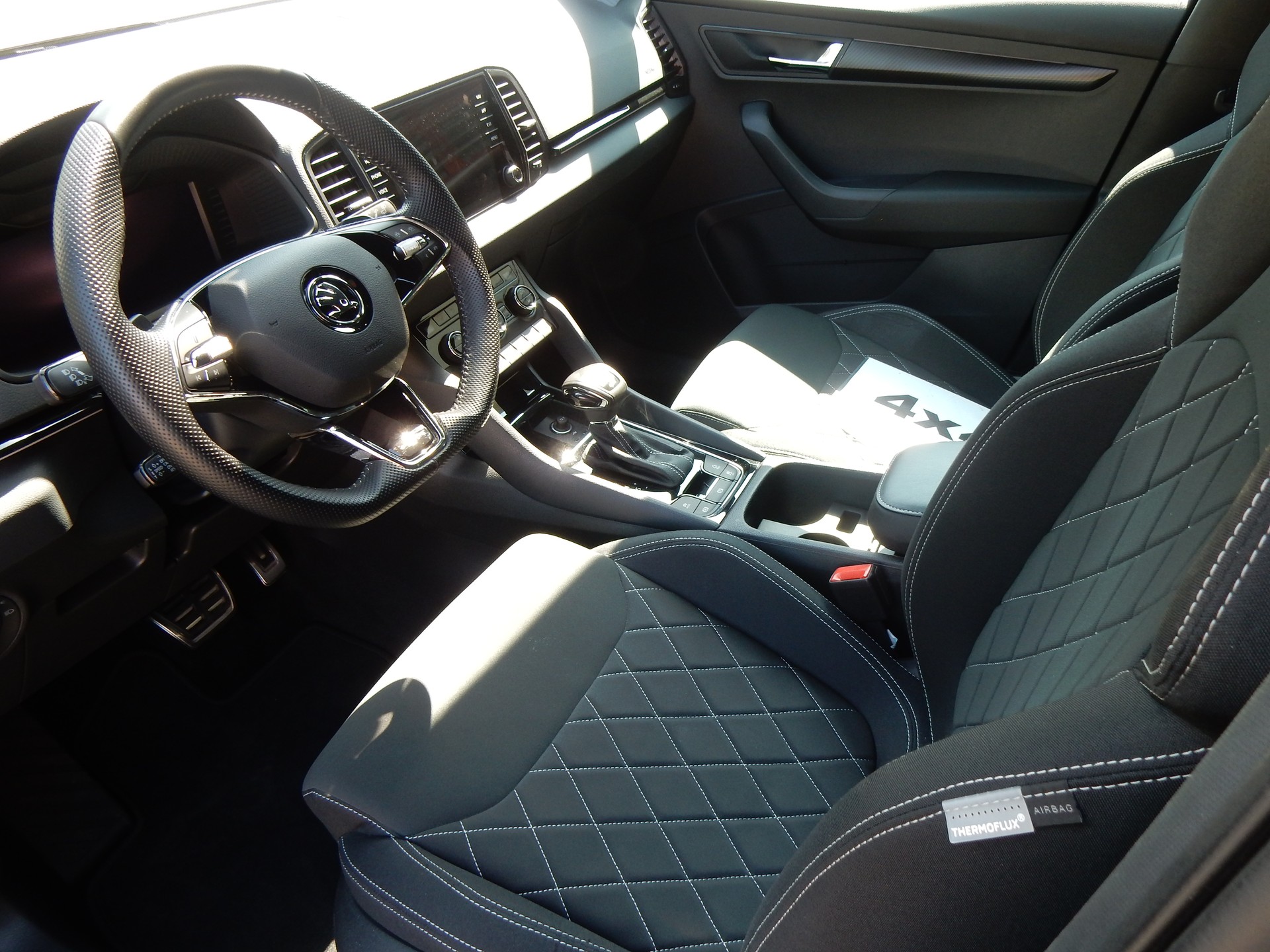 SKODA Karoq 2.0 TSI SportLine 4x4 DSG-image-4