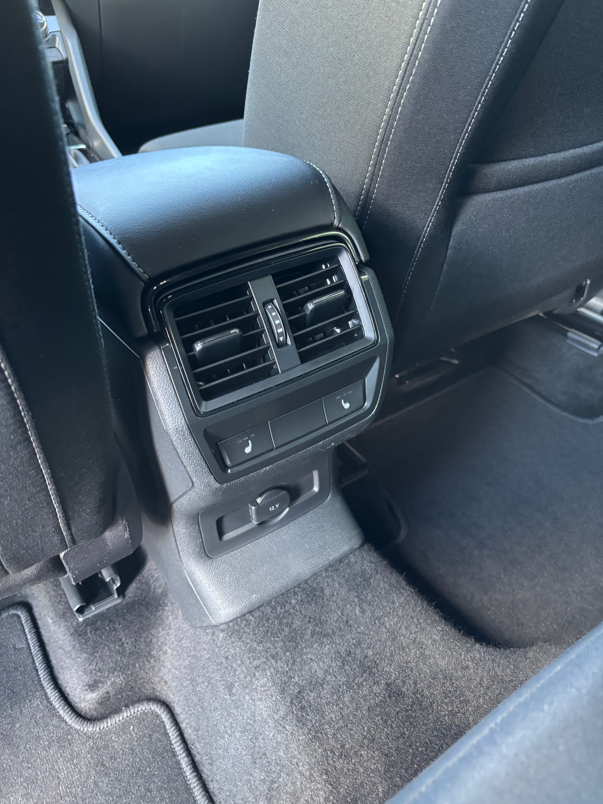 SKODA Karoq 2.0 TSI SportLine 4x4 DSG-image-11