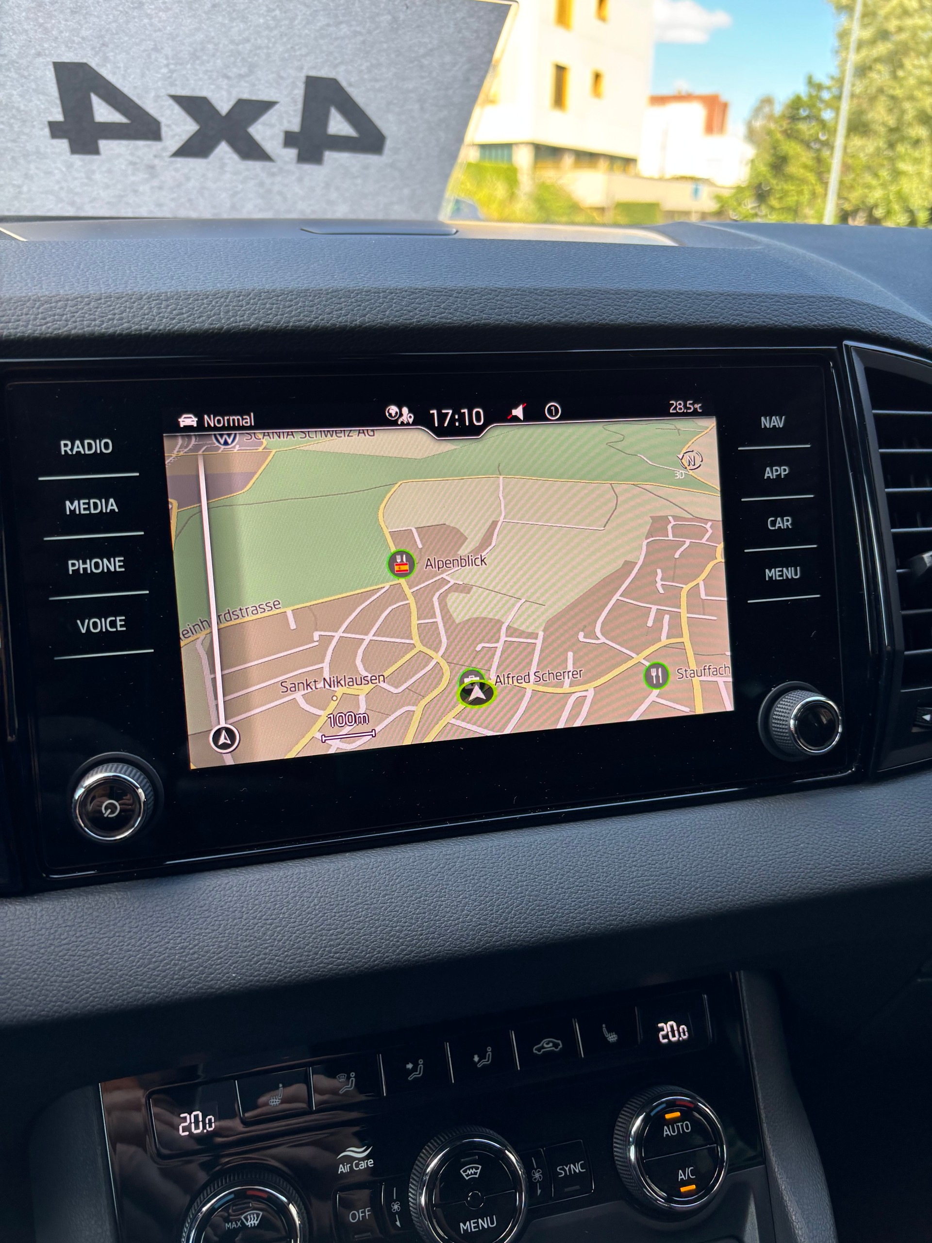 SKODA Karoq 2.0 TSI SportLine 4x4 DSG-image-9