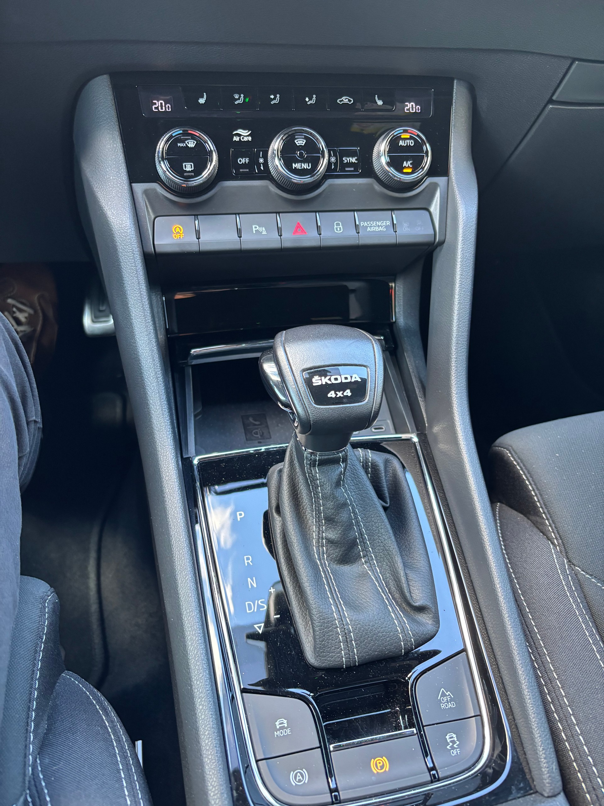 SKODA Karoq 2.0 TSI SportLine 4x4 DSG-image-8