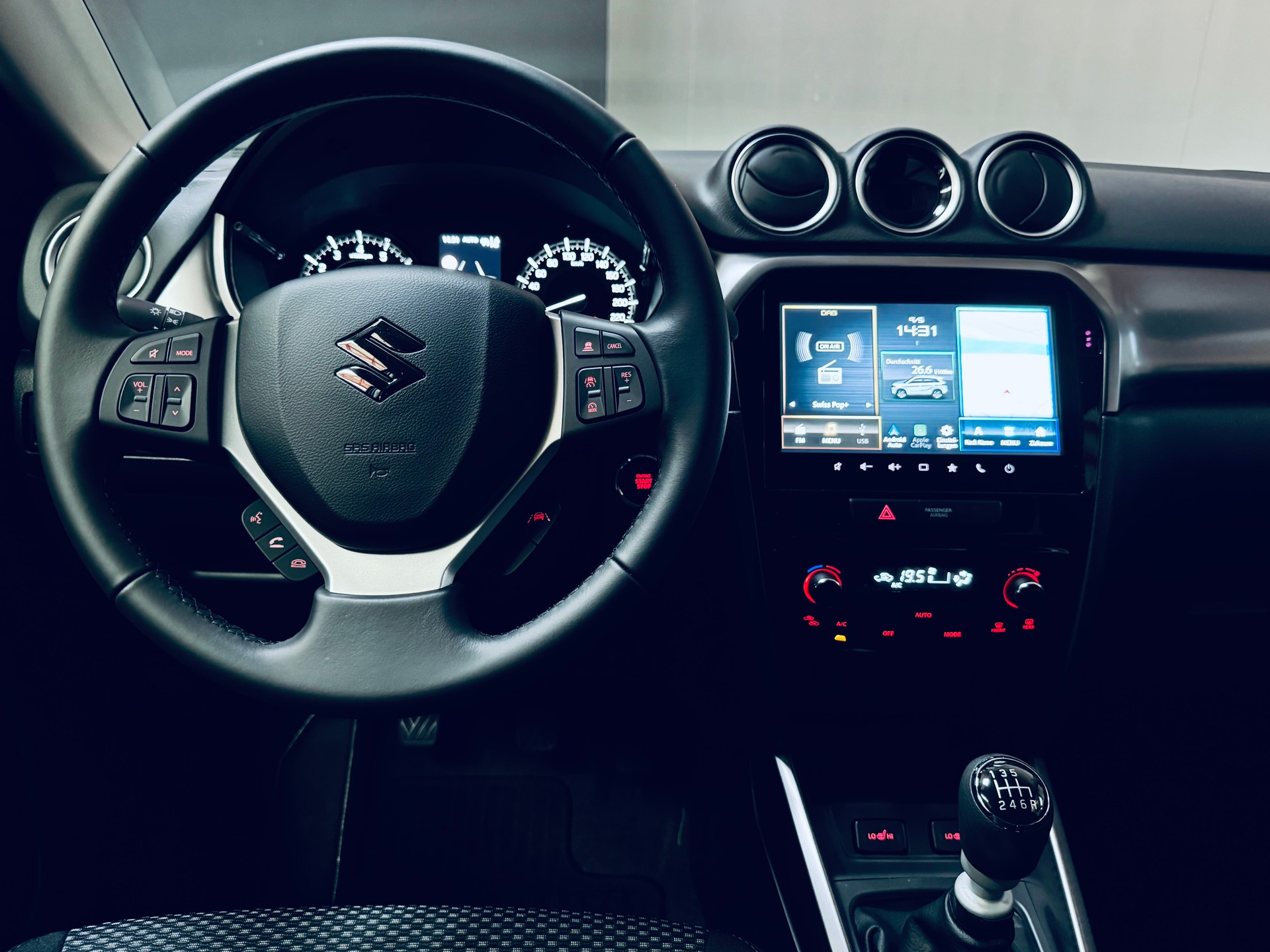 SUZUKI Vitara 1.4 Boosterjet Compact + 4x4 Hybrid-image-13