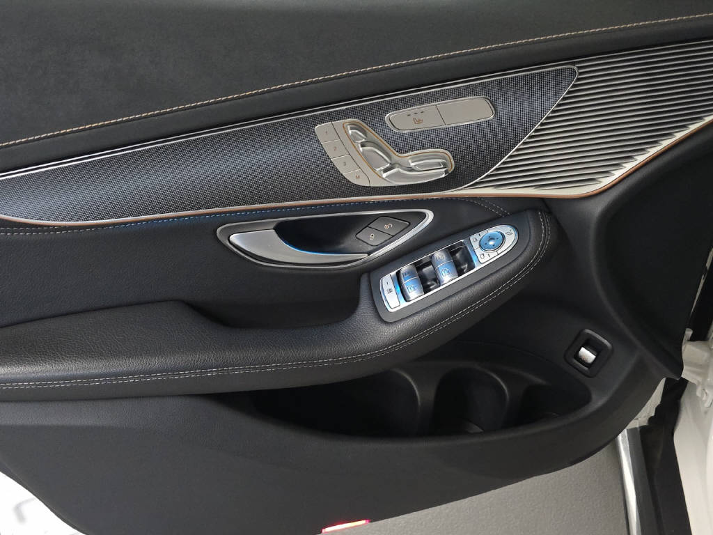 MERCEDES-BENZ EQC 400 AMG Line 4Matic-image-6