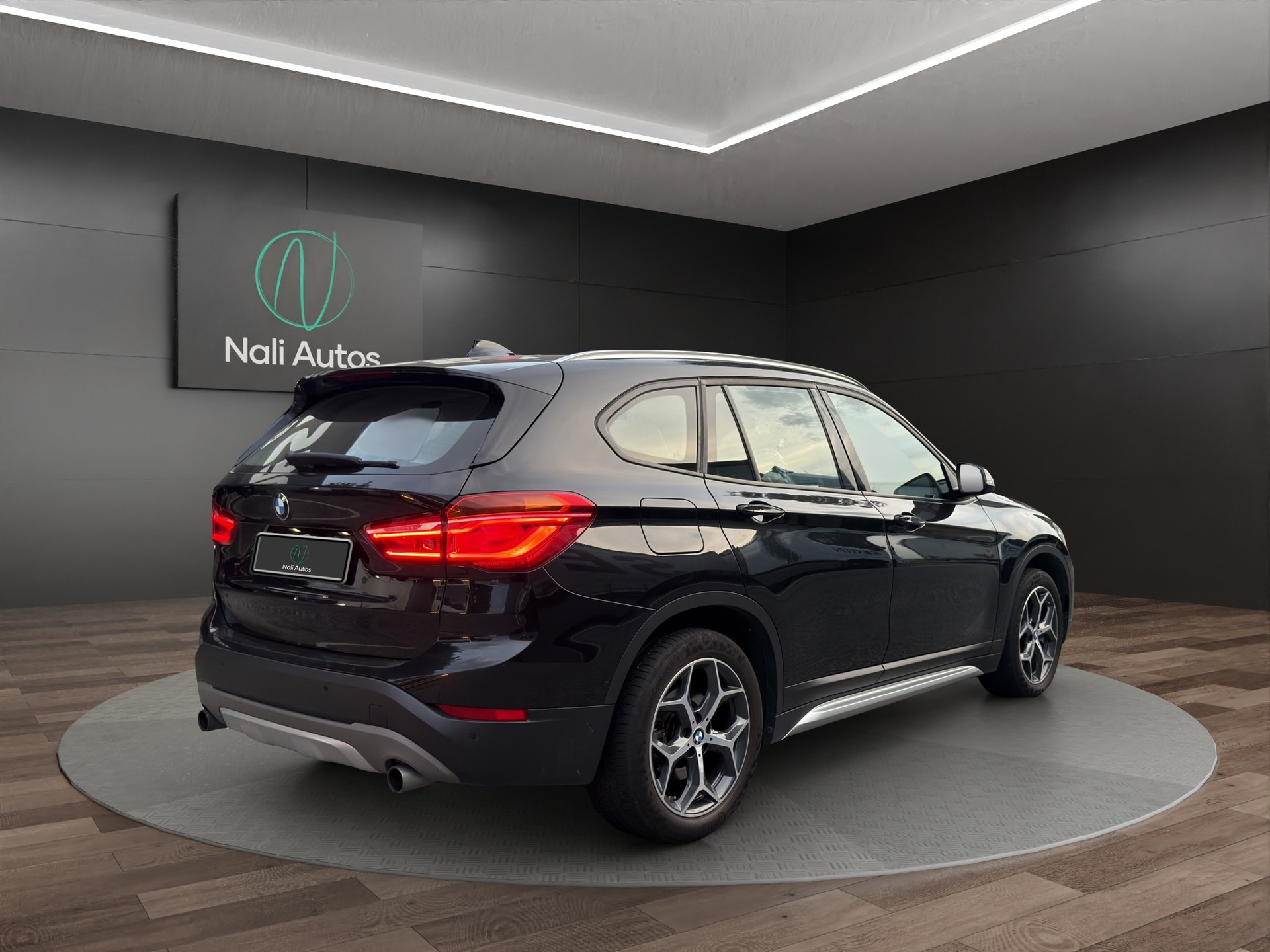BMW X1 xDrive 20d xLine Steptronic-showroom-element-3
