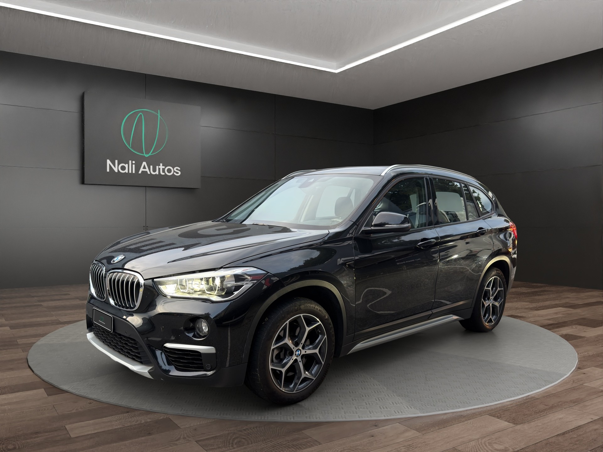 BMW X1 xDrive 20d xLine Steptronic-showroom-element-1