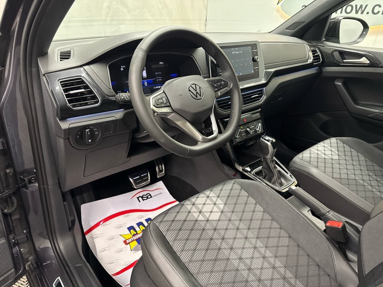 VW T-Cross 1.0TSI R-Line Black Limited 115-showroom-element-2