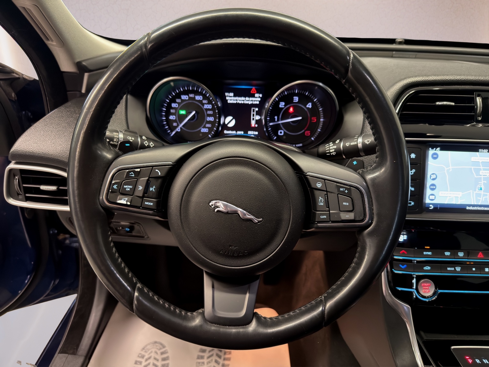 JAGUAR XE 20d Pure Automat-image-10