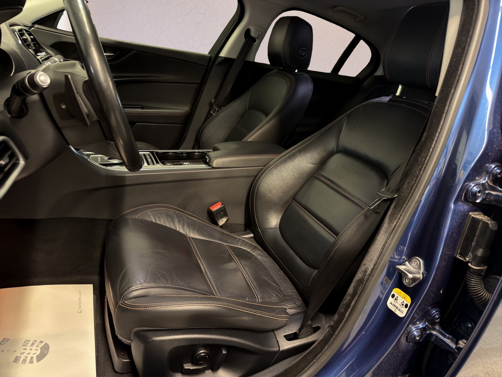 JAGUAR XE 20d Pure Automat-image-11