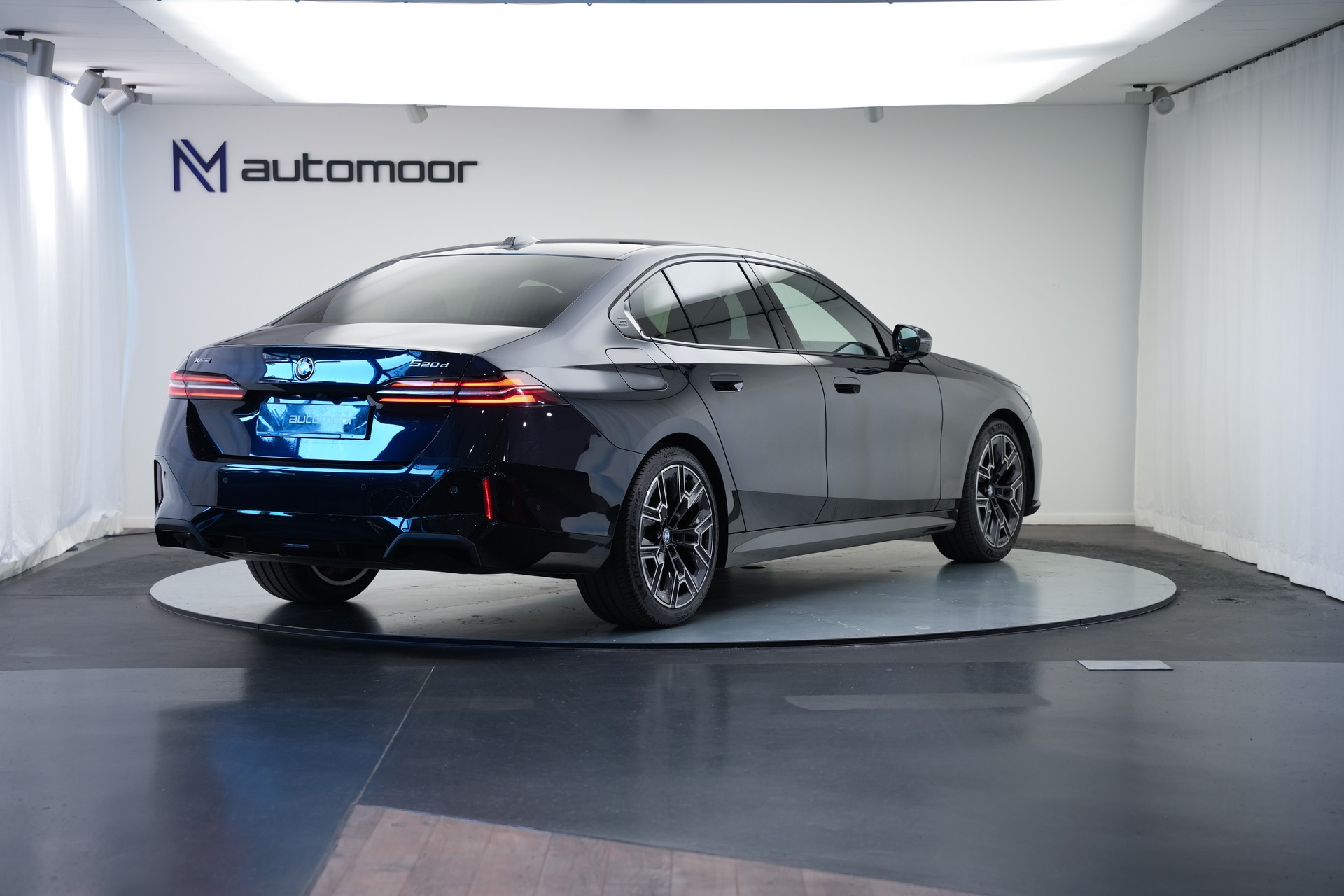 BMW 520d xDrive 48V M Sport Steptronic *Carbon* *Harman/Kardon* *Werksgarantie*-image-4