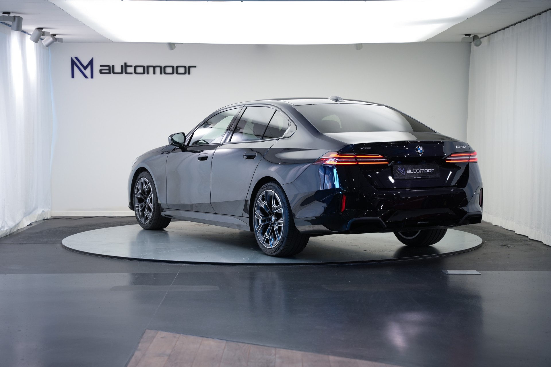 BMW 520d xDrive 48V M Sport Steptronic *Carbon* *Harman/Kardon* *Werksgarantie*-image-6