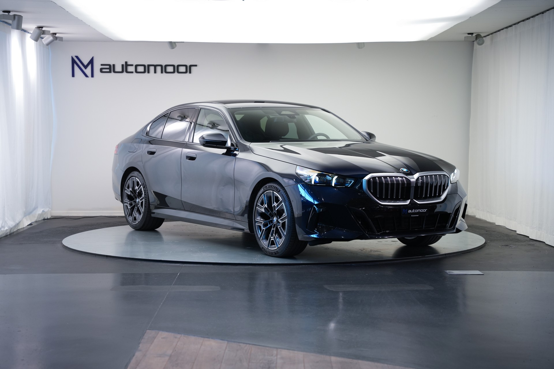 BMW 520d xDrive 48V M Sport Steptronic *Carbon* *Harman/Kardon* *Werksgarantie*-showroom-element-2