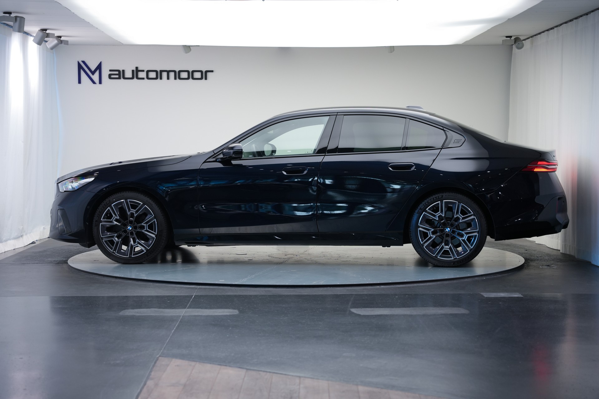 BMW 520d xDrive 48V M Sport Steptronic *Carbon* *Harman/Kardon* *Werksgarantie*-image-7