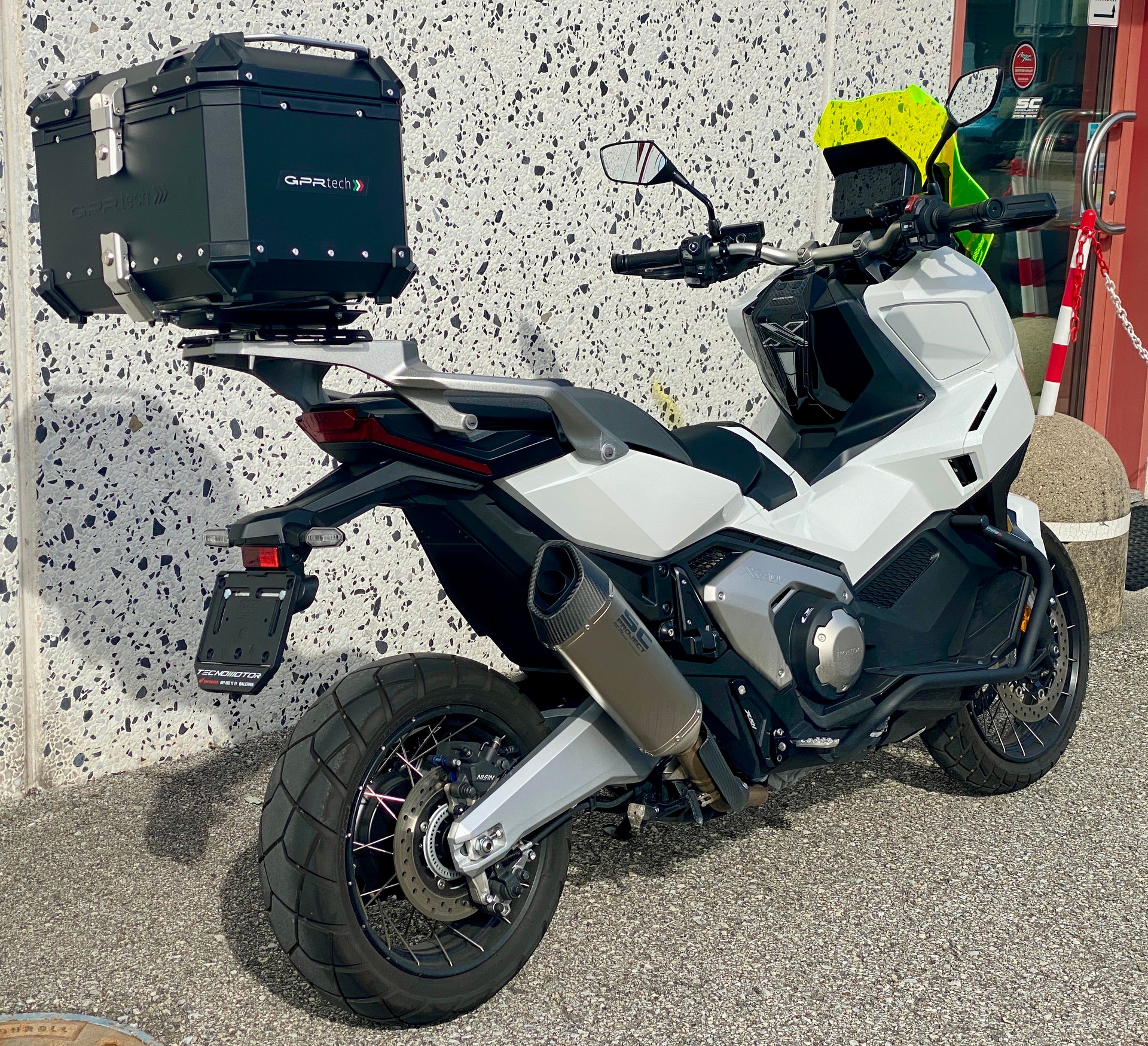HONDA X-ADV 750-image-3