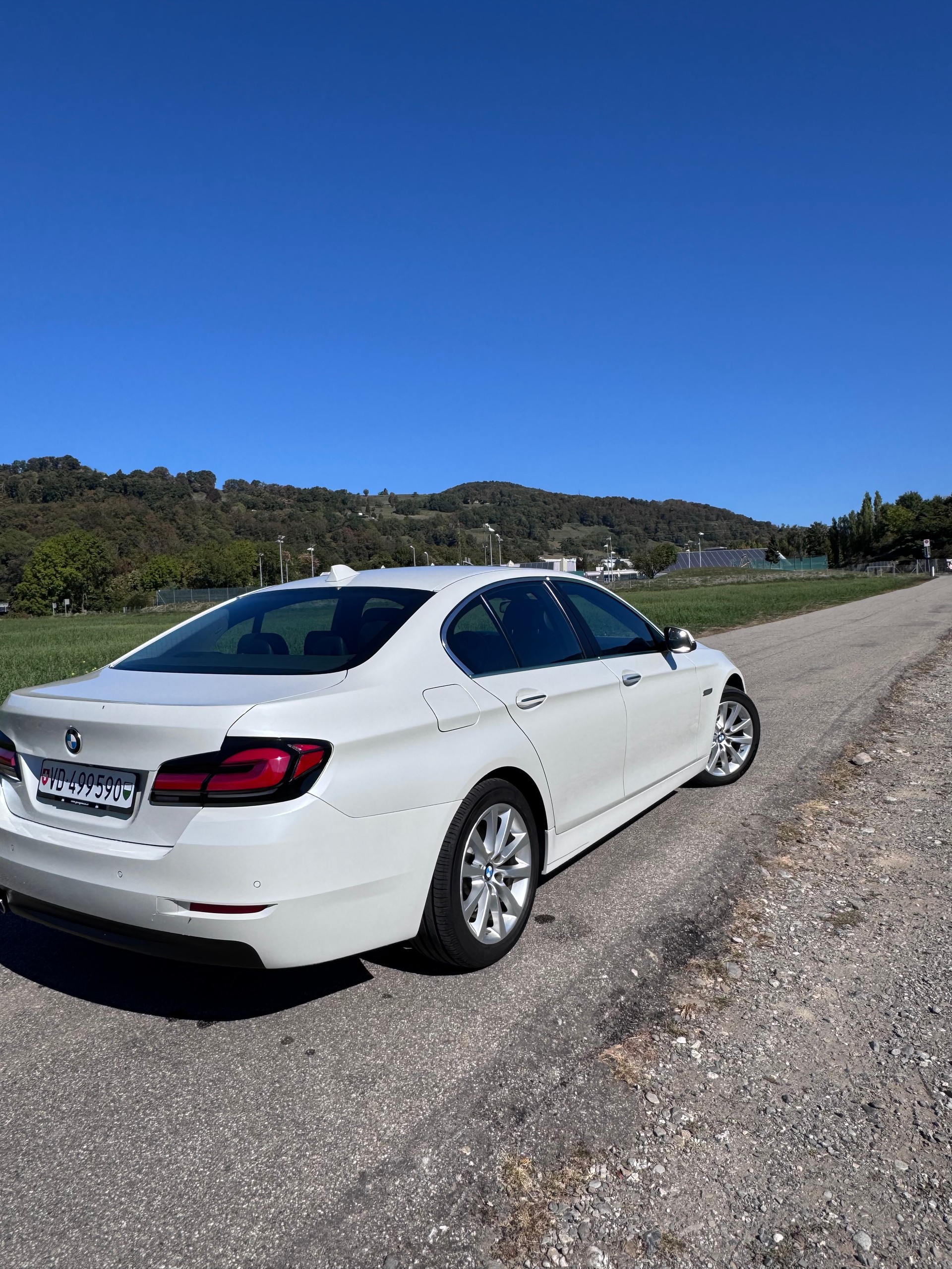 BMW 528i xDrive-image-3