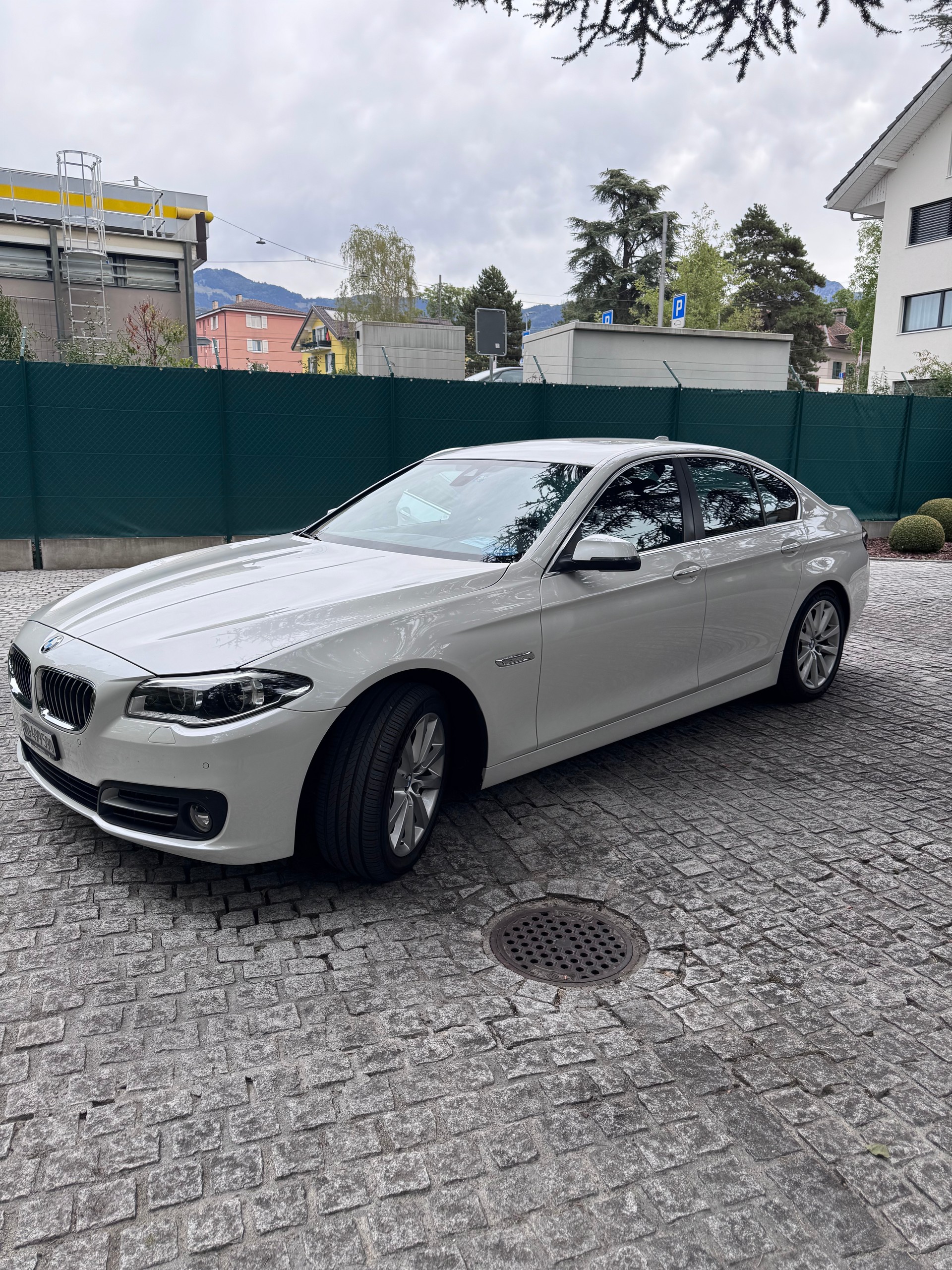BMW 528i xDrive-image-1