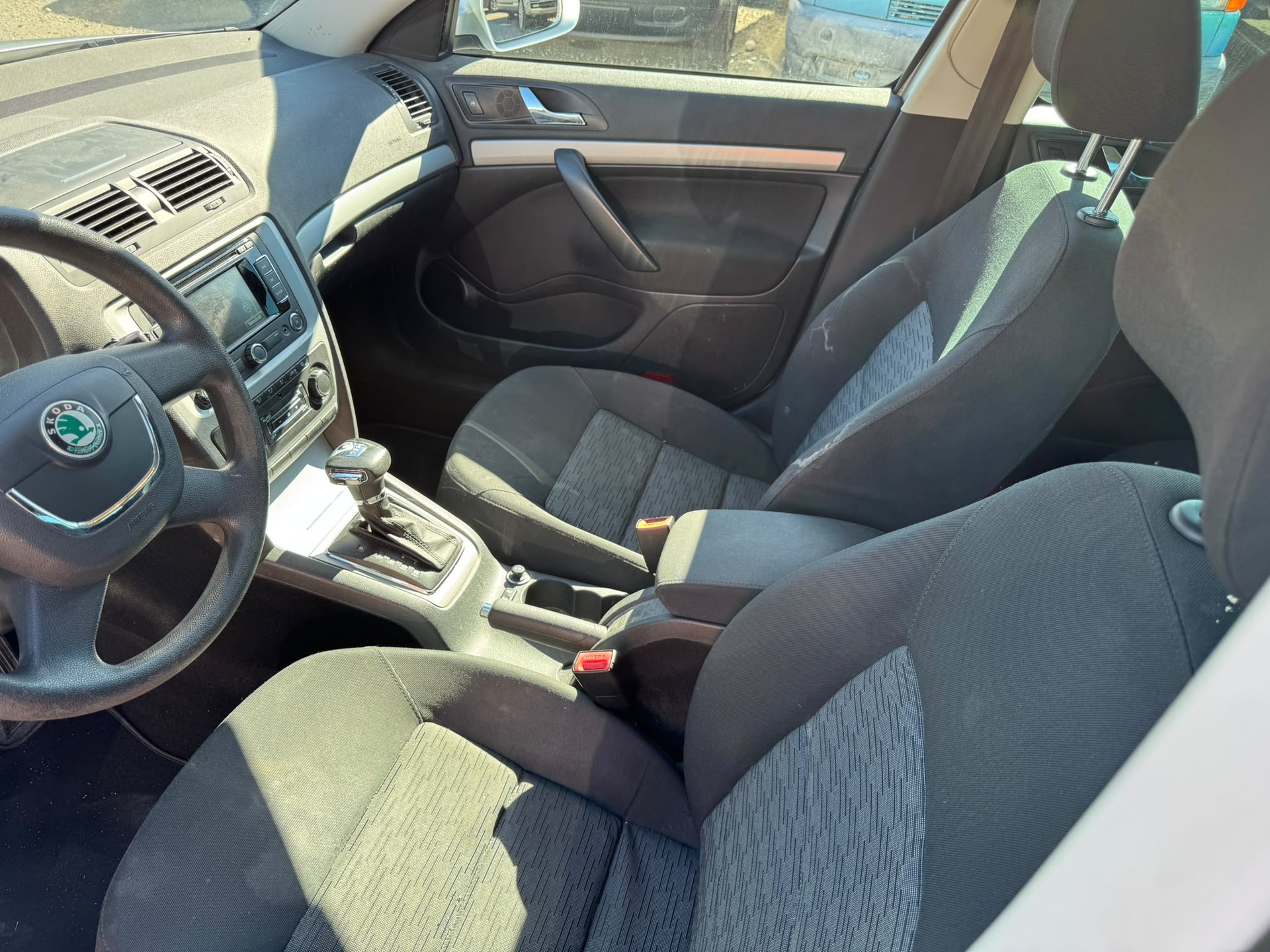 SKODA Octavia Combi 1.6 TDI Active DSG-image-9