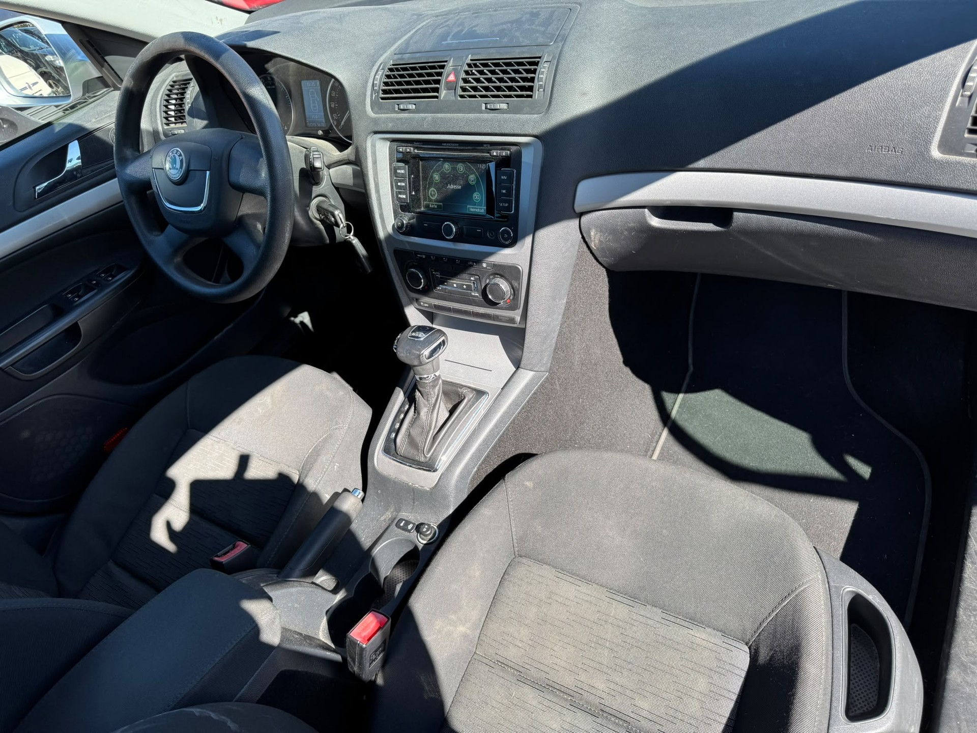 SKODA Octavia Combi 1.6 TDI Active DSG-image-11