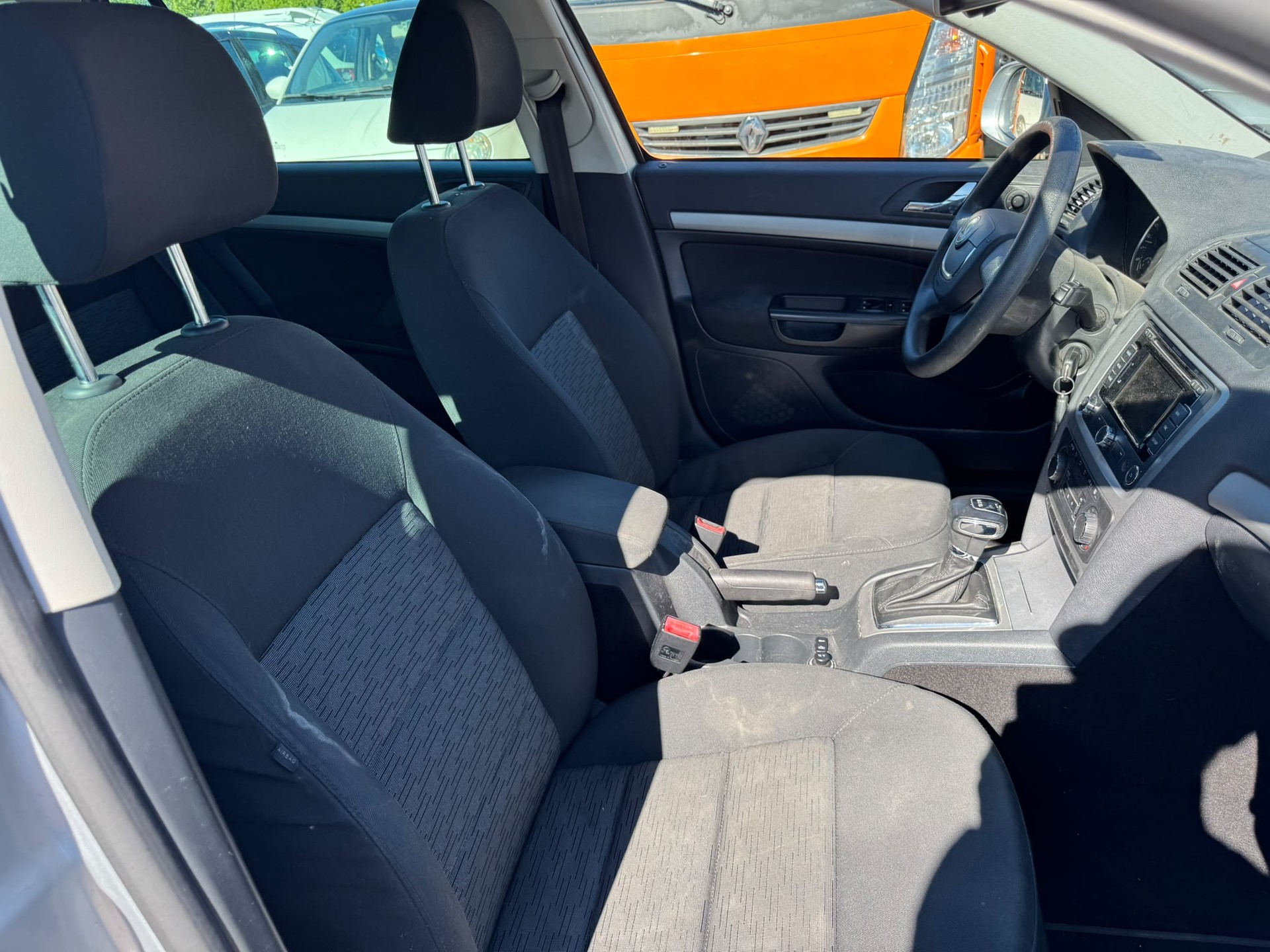 SKODA Octavia Combi 1.6 TDI Active DSG-image-13