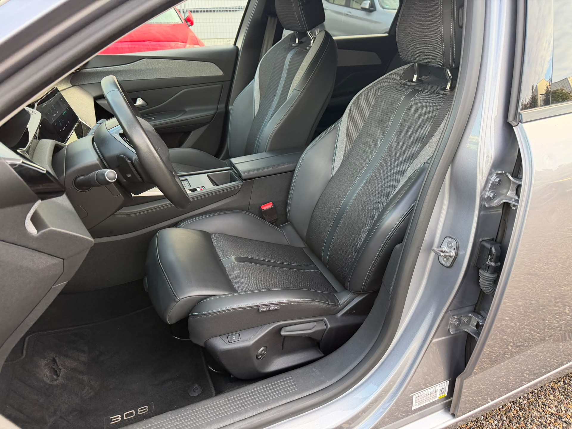 PEUGEOT 308 SW 1.5 BlueHDI Allure EAT8-showroom-element-2