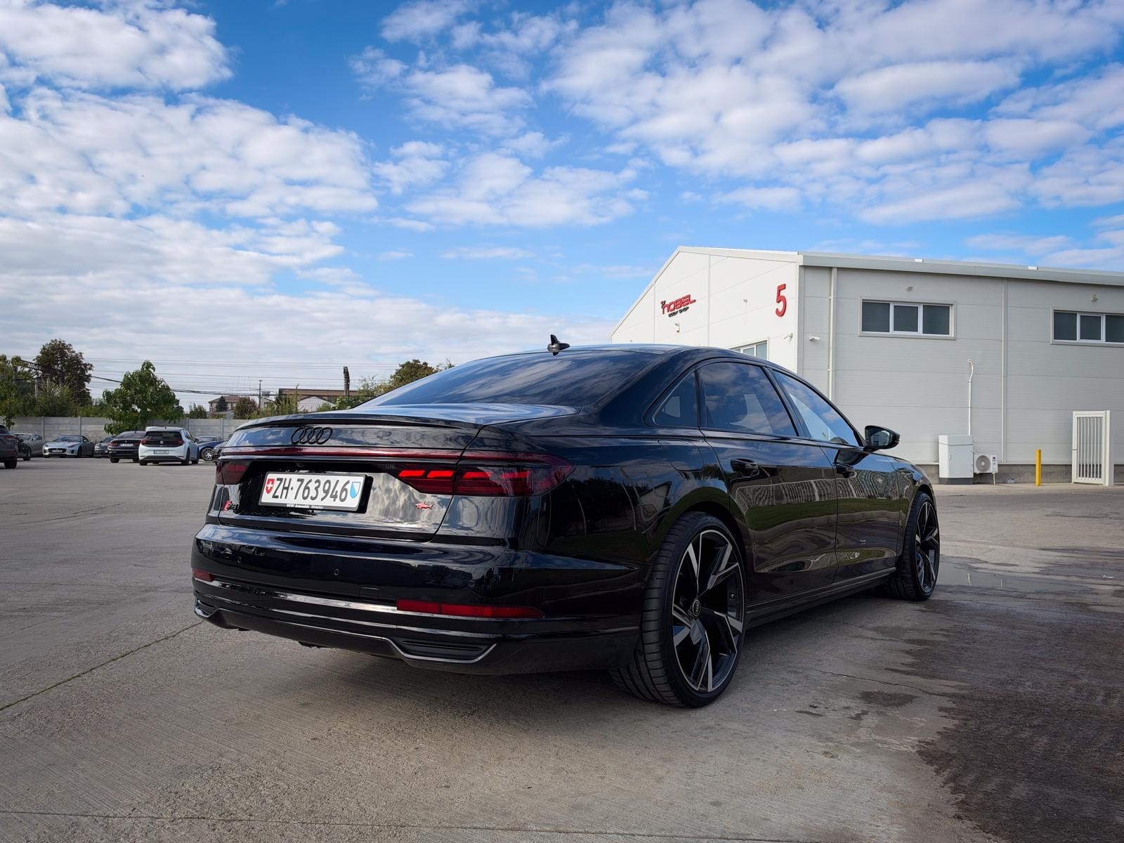 AUDI A8 L 60 TFSI-image-1