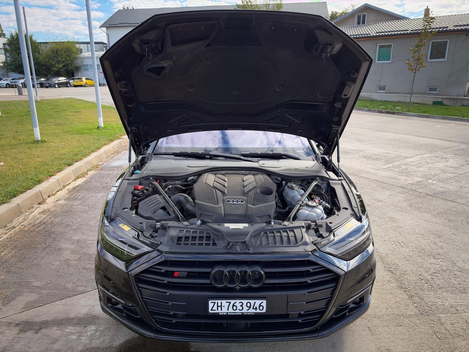 AUDI A8 L 60 TFSI-image-5