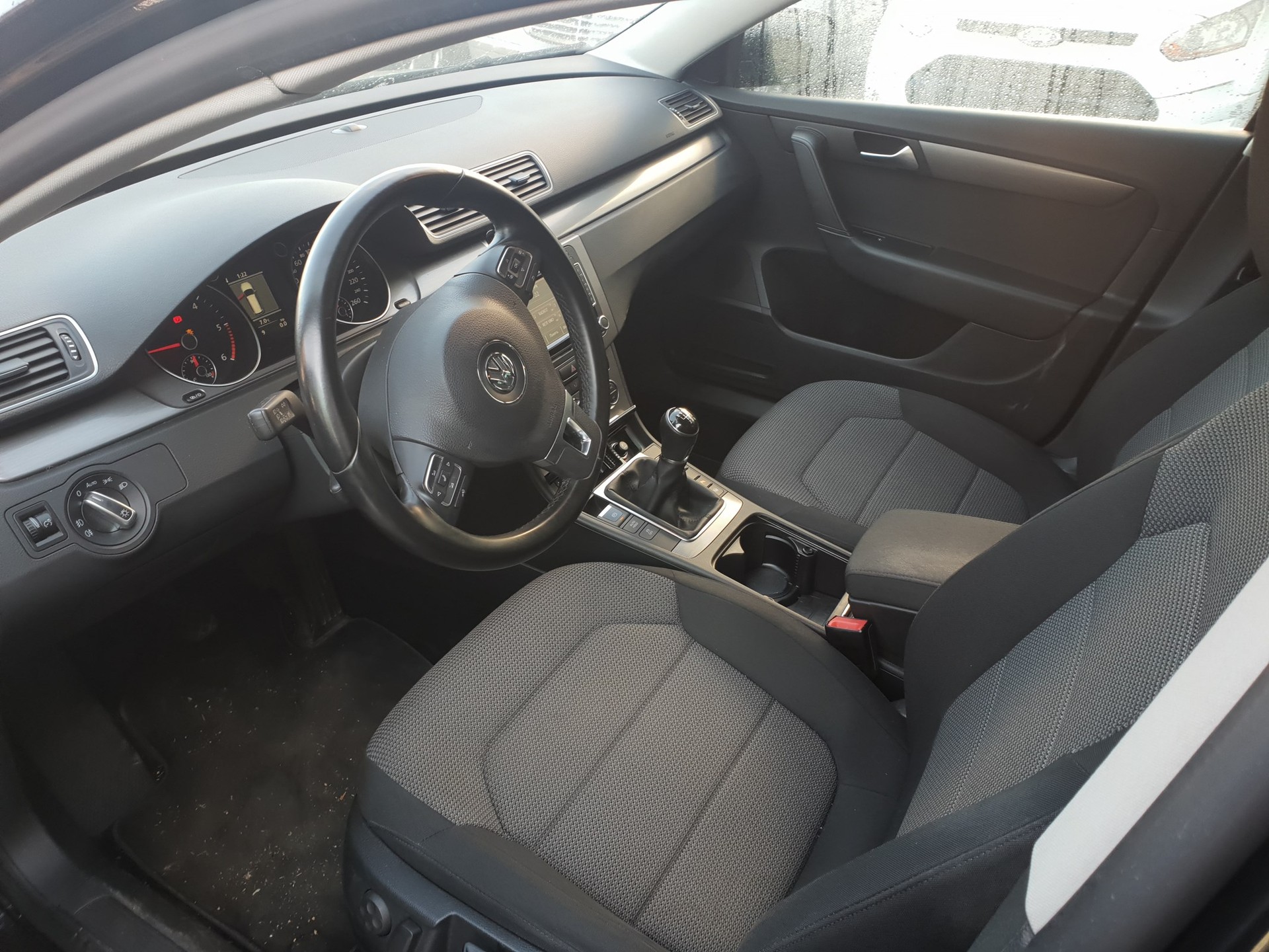 VW Passat Variant 2.0 BlueTDI Comfortline-image-12