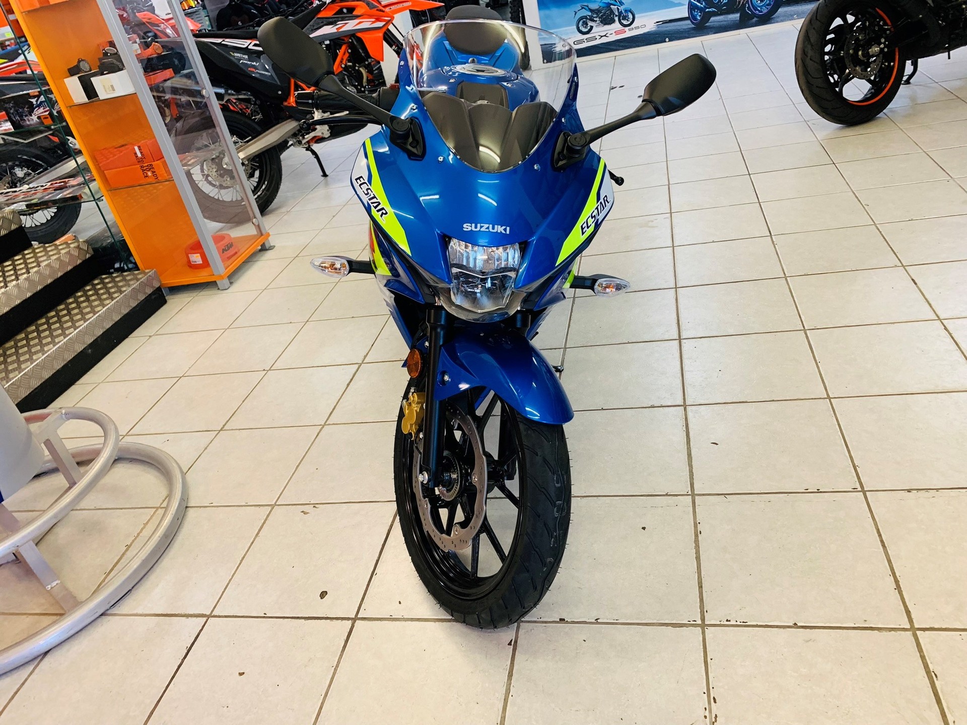 SUZUKI GSX-R 125-image-2