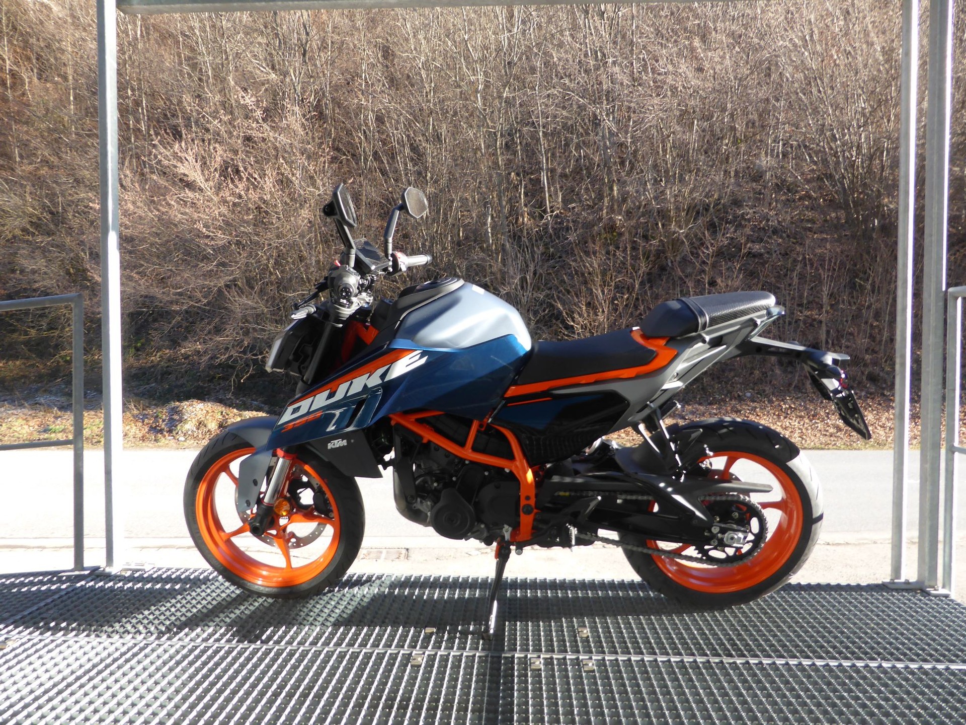 KTM 390 Duke-image-1