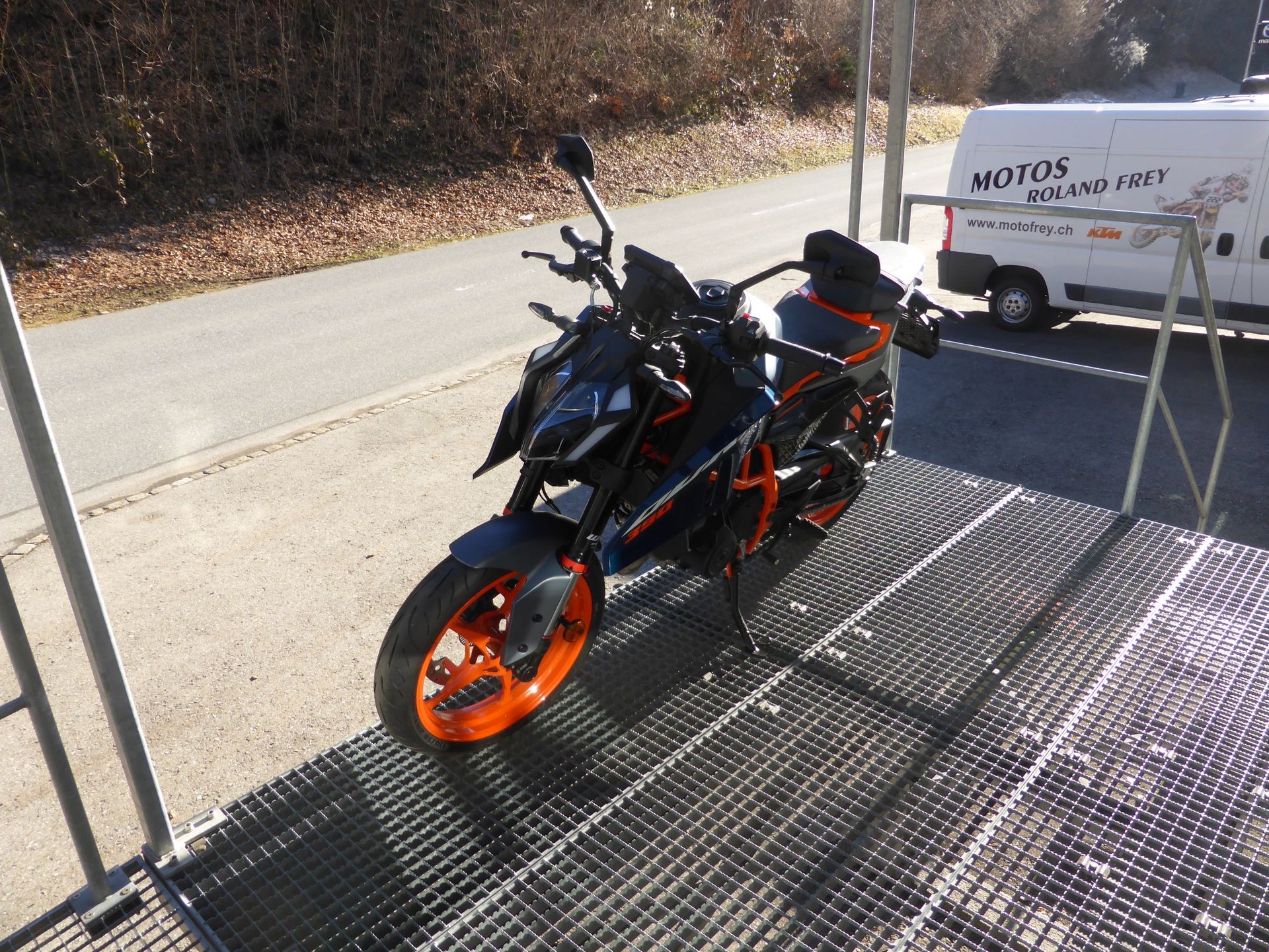 KTM 390 Duke-image-2