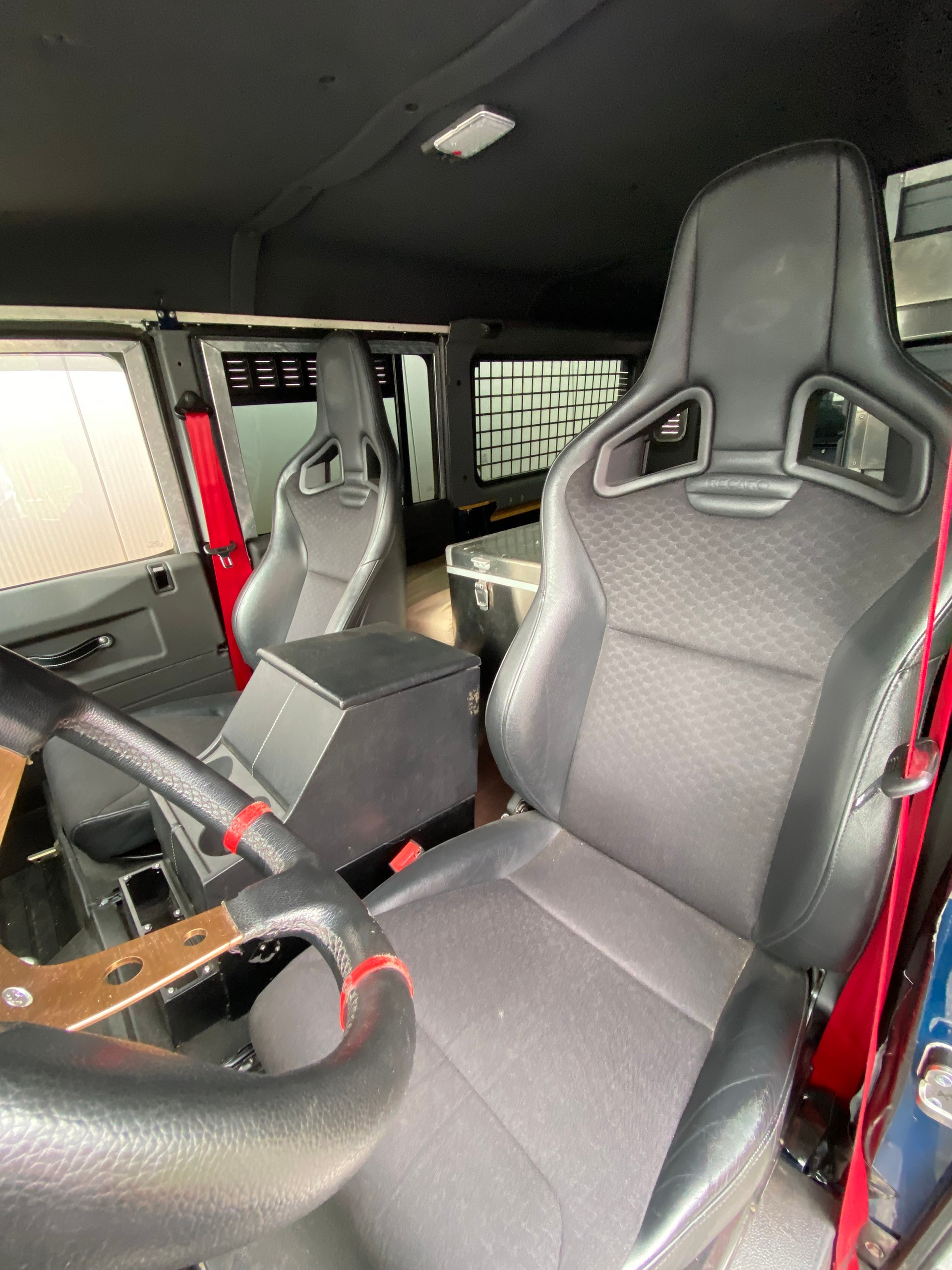 LAND ROVER DEFENDER 110 TD5 DESERT STORM II-image-11