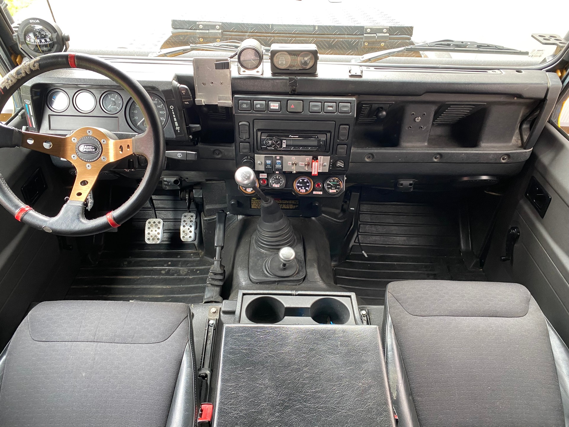 LAND ROVER DEFENDER 110 TD5 DESERT STORM II-image-10
