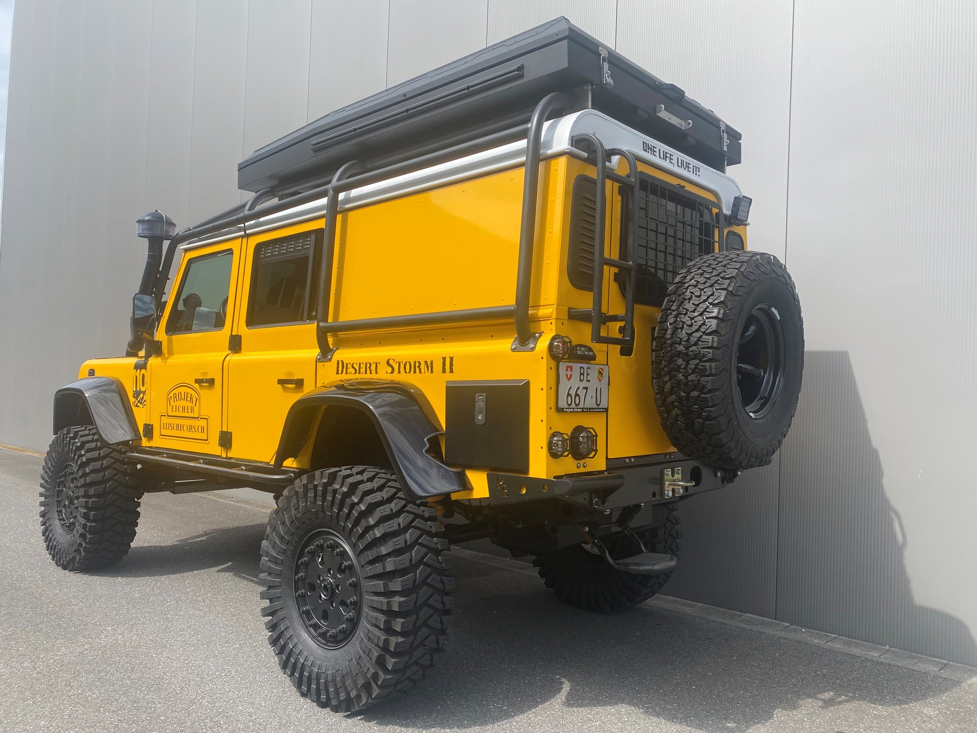 LAND ROVER DEFENDER 110 TD5 DESERT STORM II-showroom-element-1