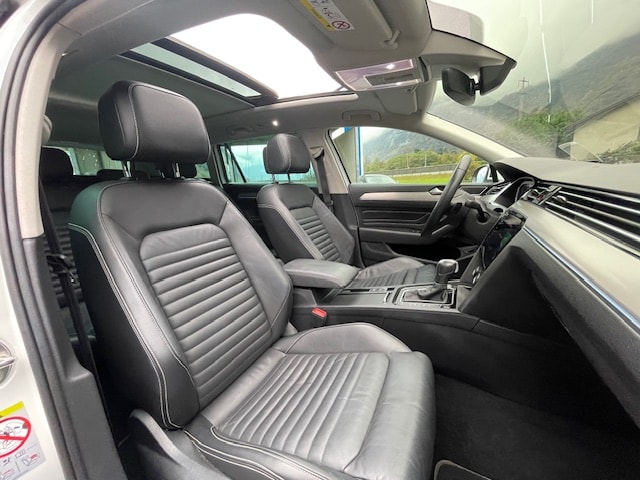VW Passat Variant 2.0 TSI R-Line Edition 4Motion DSG-image-10