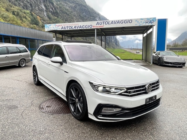 VW Passat Variant 2.0 TSI R-Line Edition 4Motion DSG-image-1