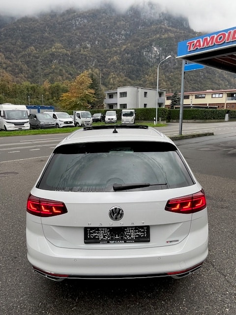 VW Passat Variant 2.0 TSI R-Line Edition 4Motion DSG-image-4