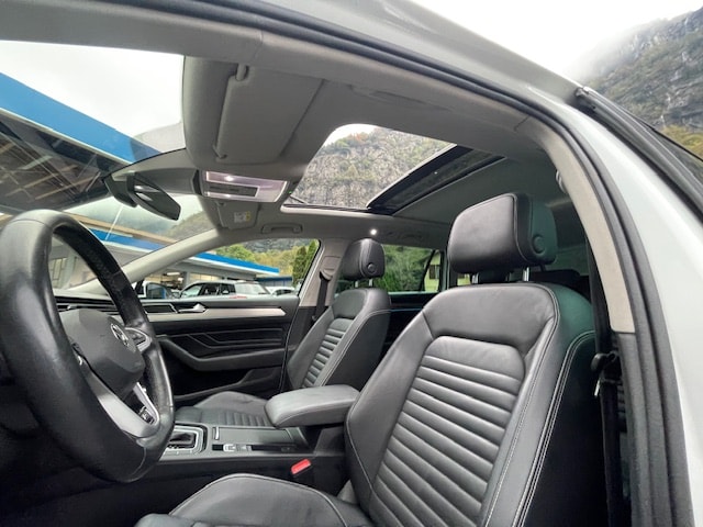 VW Passat Variant 2.0 TSI R-Line Edition 4Motion DSG-image-11