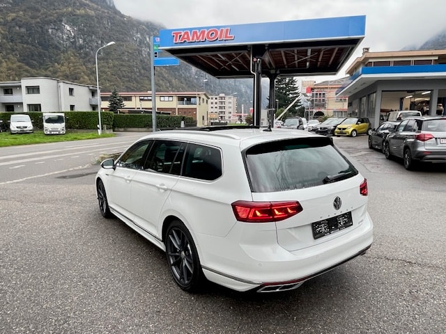 VW Passat Variant 2.0 TSI R-Line Edition 4Motion DSG-image-6