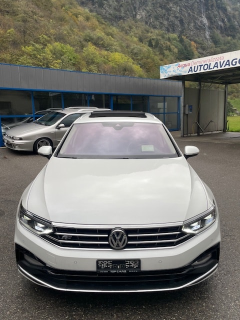 VW Passat Variant 2.0 TSI R-Line Edition 4Motion DSG-image-3