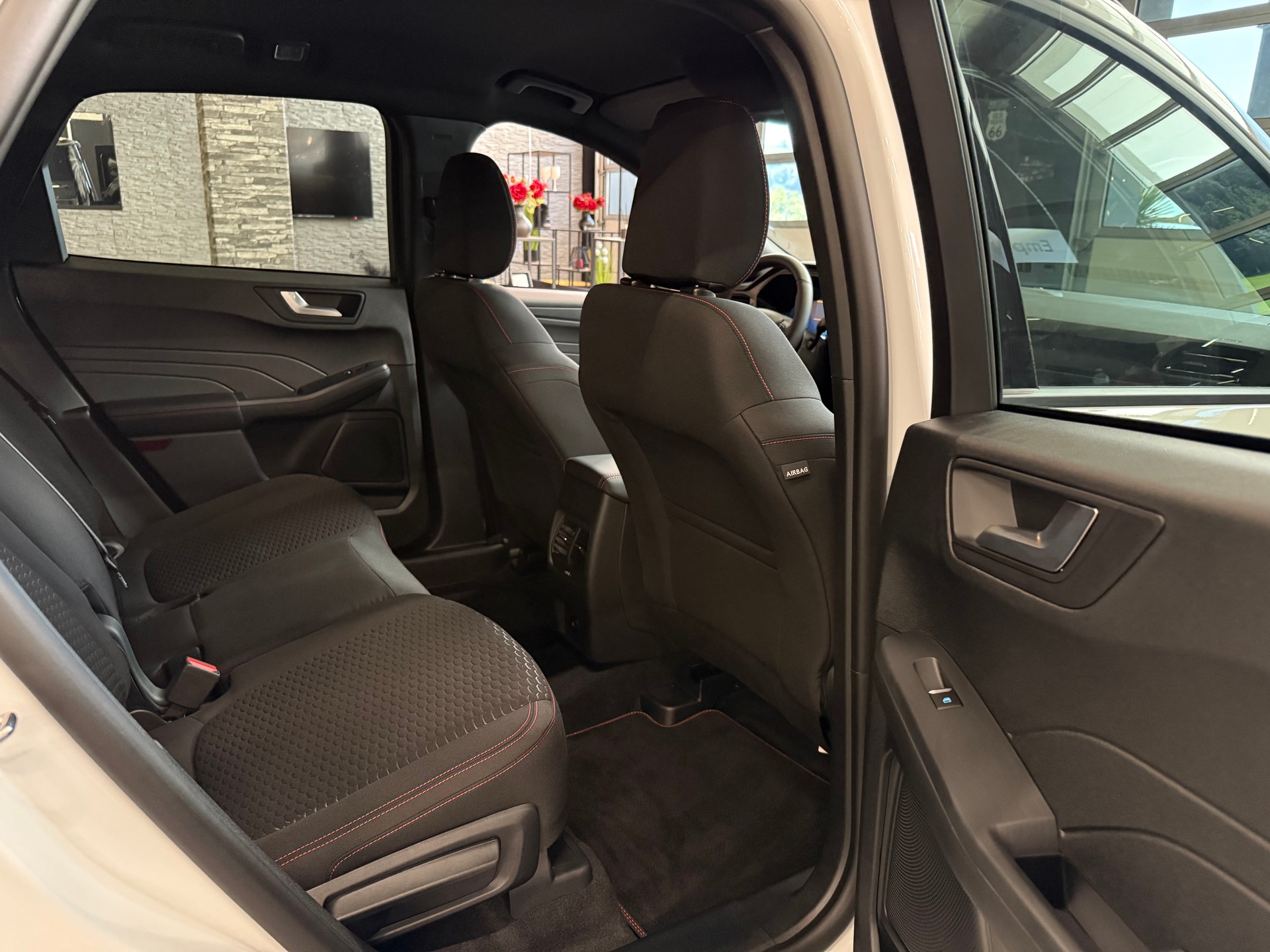 FORD Kuga 2.5 FHEV ST-Line FWD-image-11