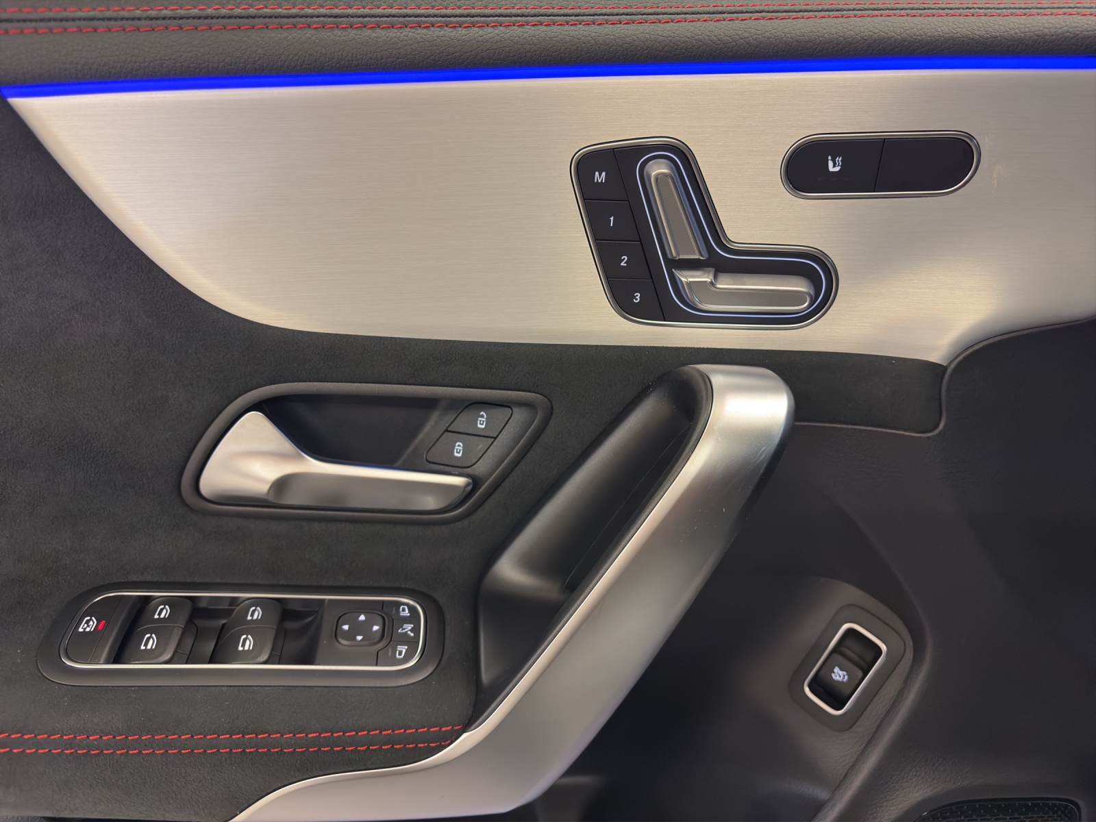 MERCEDES-BENZ CLA 220 4M Coupé-image-12