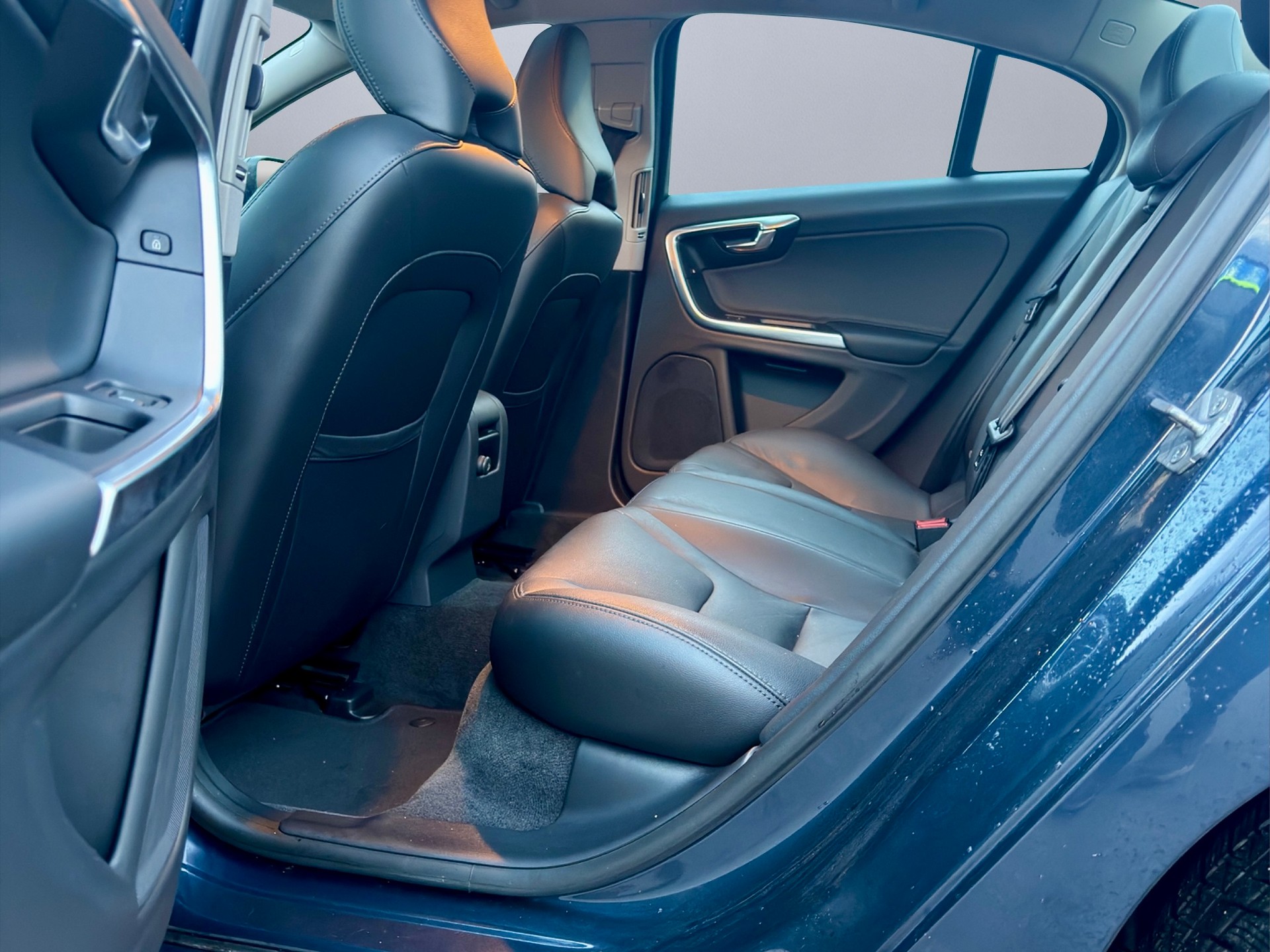 VOLVO S60 D4 Kinetic Fleet A Geartronic-image-11