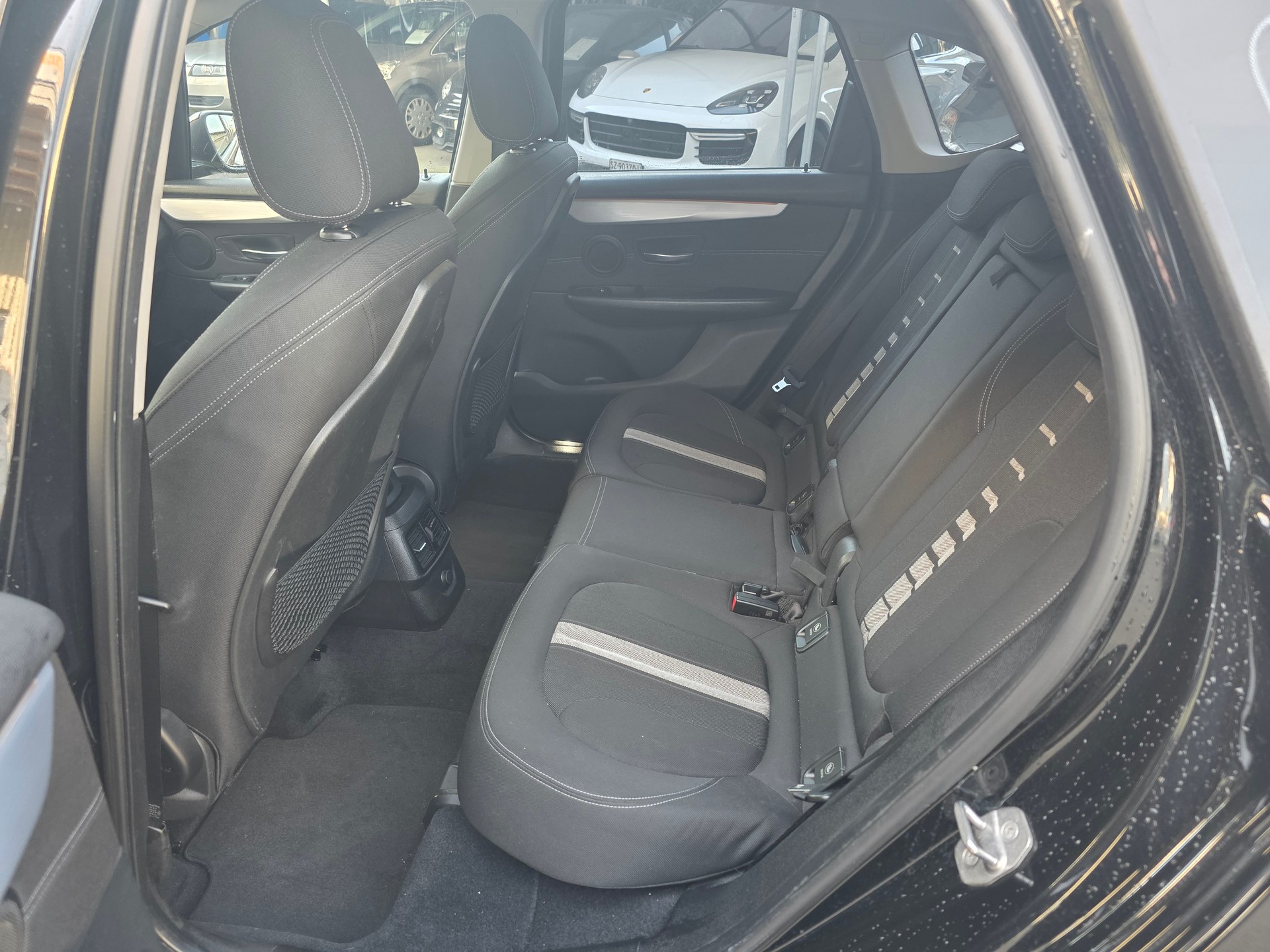BMW 220d xDrive Active Tourer Sport Line Steptronic-image-13