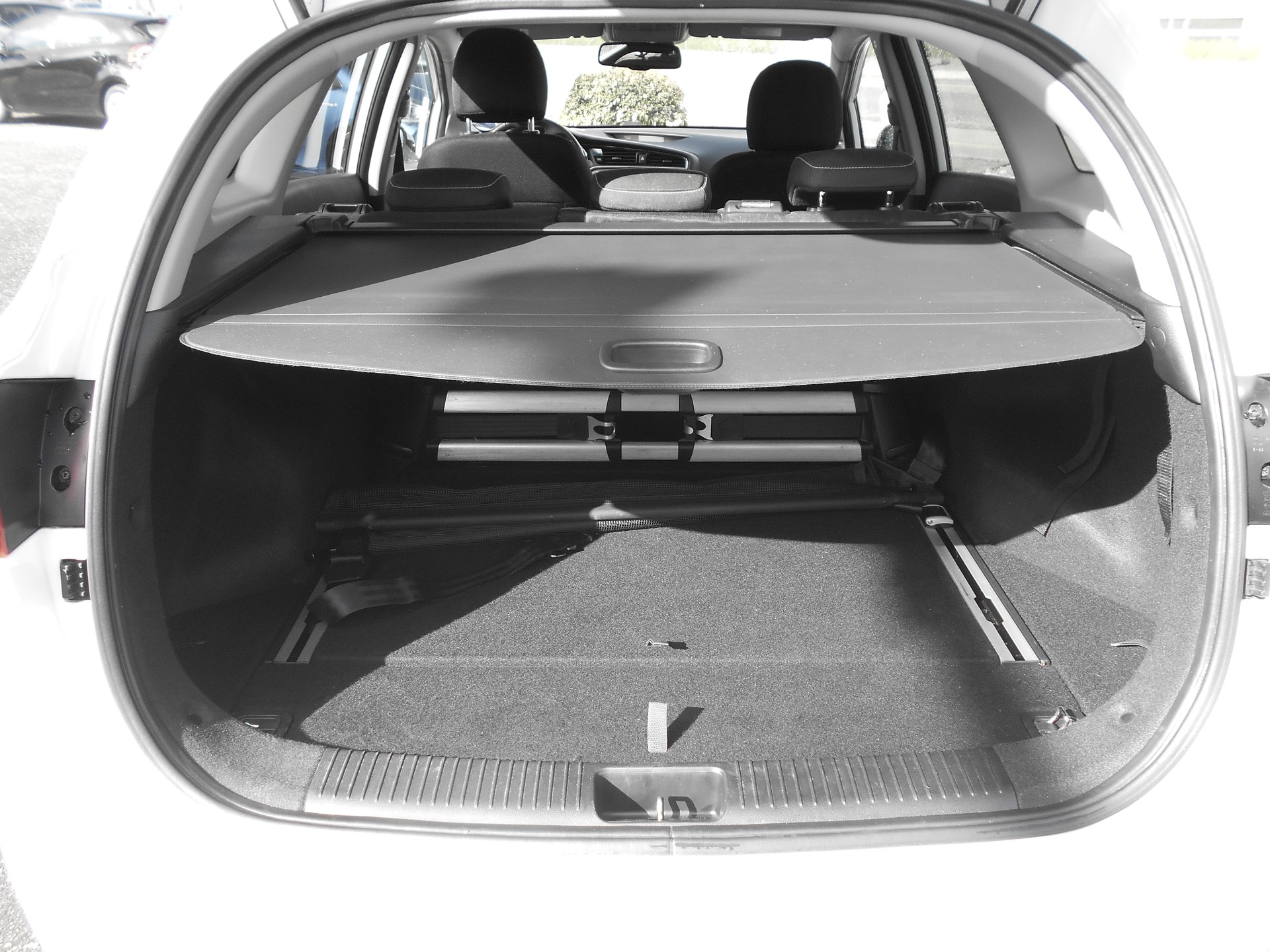 KIA Cee'd Sportswagon 1.6 GDi Swiss Champion DCT-image-9